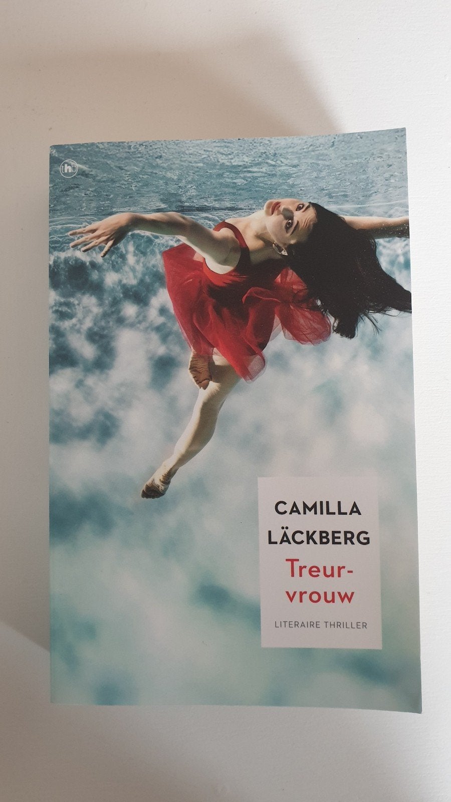 Treurvrouw Camilla Lackberg, Ophalen of Verzenden, Zo goed als nieuw