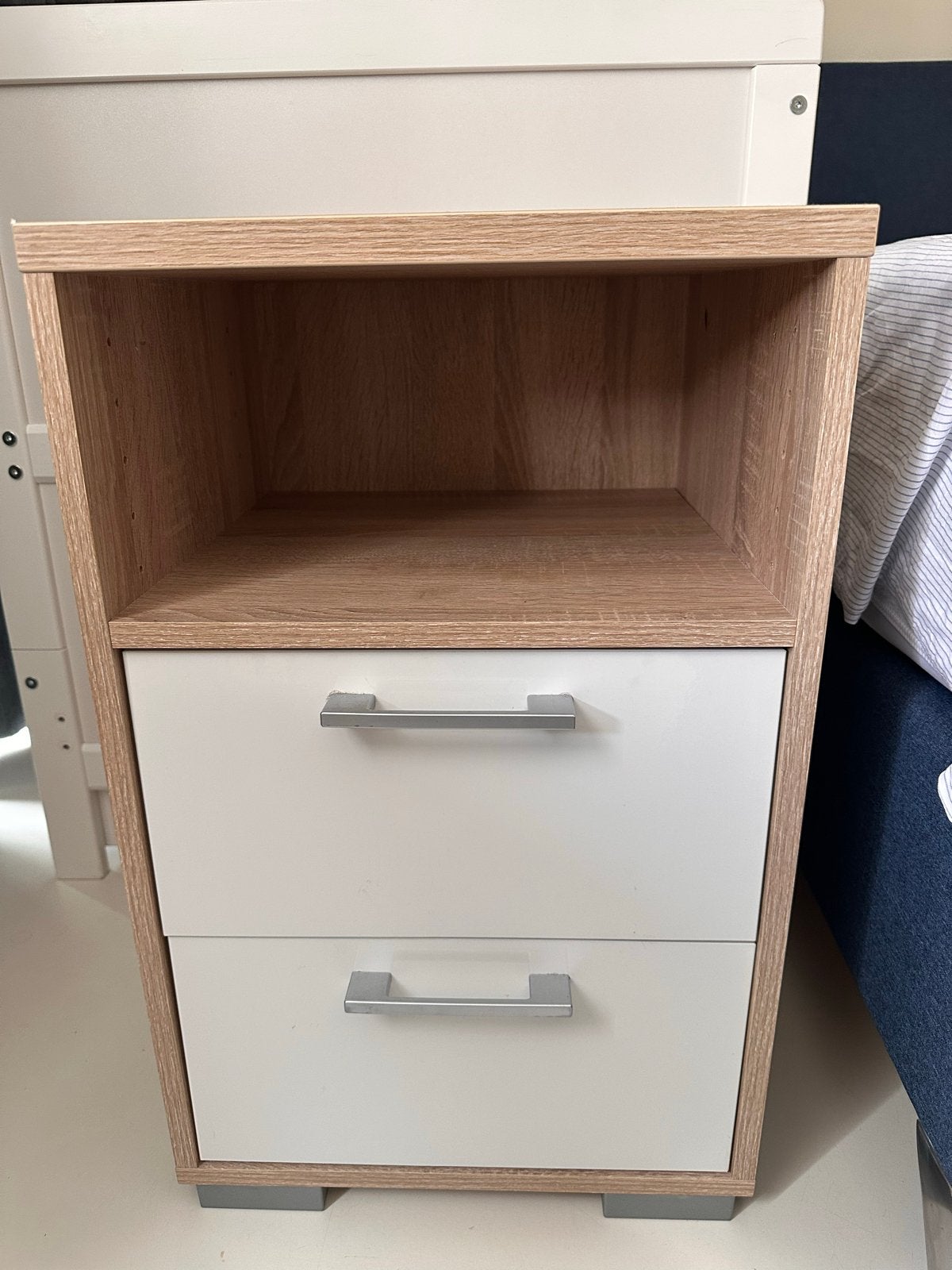 Set van 2 Nachtkastje met 2 lades en open vak - Hout en Wit, Ophalen, Gebruikt, Minder dan 45 cm, 55 tot 70 cm