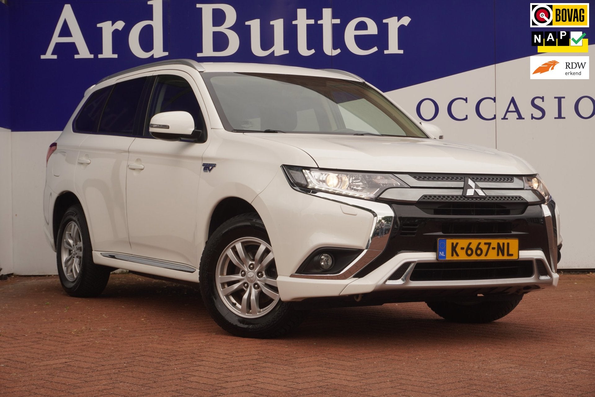 Mitsubishi Outlander 2.4 PHEV 4WD Pure 240PK / Carplay / Cam, Auto's, Automaat, Dealer onderhouden, Euro 6, 4 cilinders