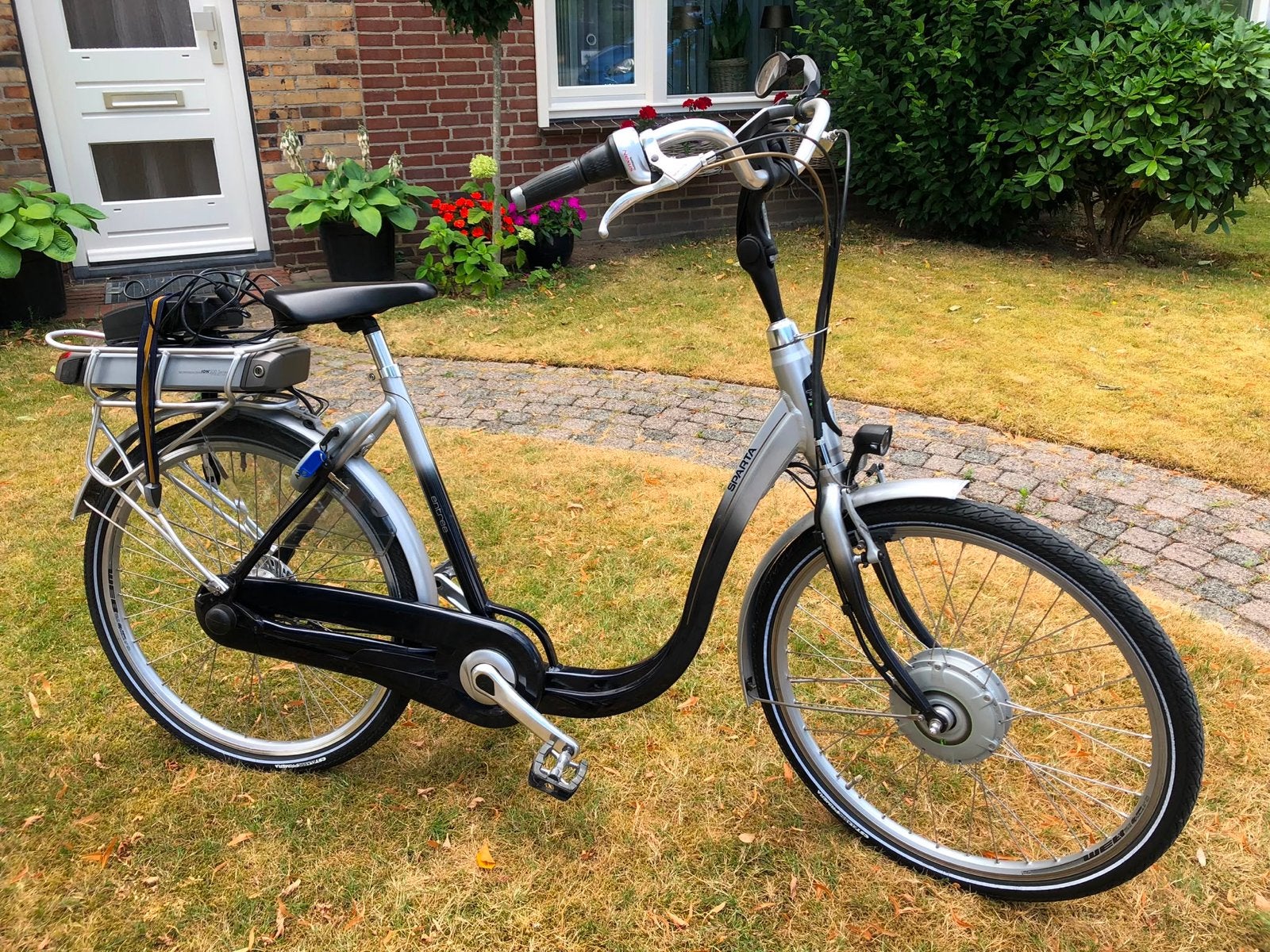 Elektrische Sparta fiets 26 inch, lage instap, 6 versn., 47 tot 51 cm, Ophalen, Zo goed als nieuw, Sparta