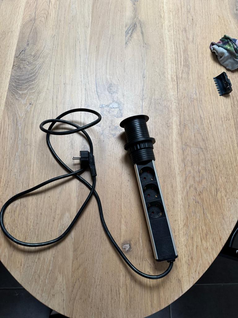 Inbouw stopcontact met USB-aansluitingen voor tafel, Doe-het-zelf en Verbouw, Ophalen of Verzenden, Gebruikt, Stopcontact