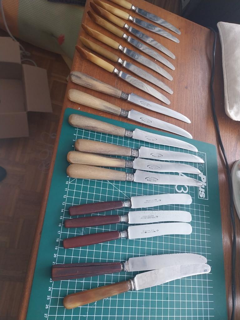 18 Antieke en Oude Messen: Fruit-, Boter- en Broodmessen, Verzenden