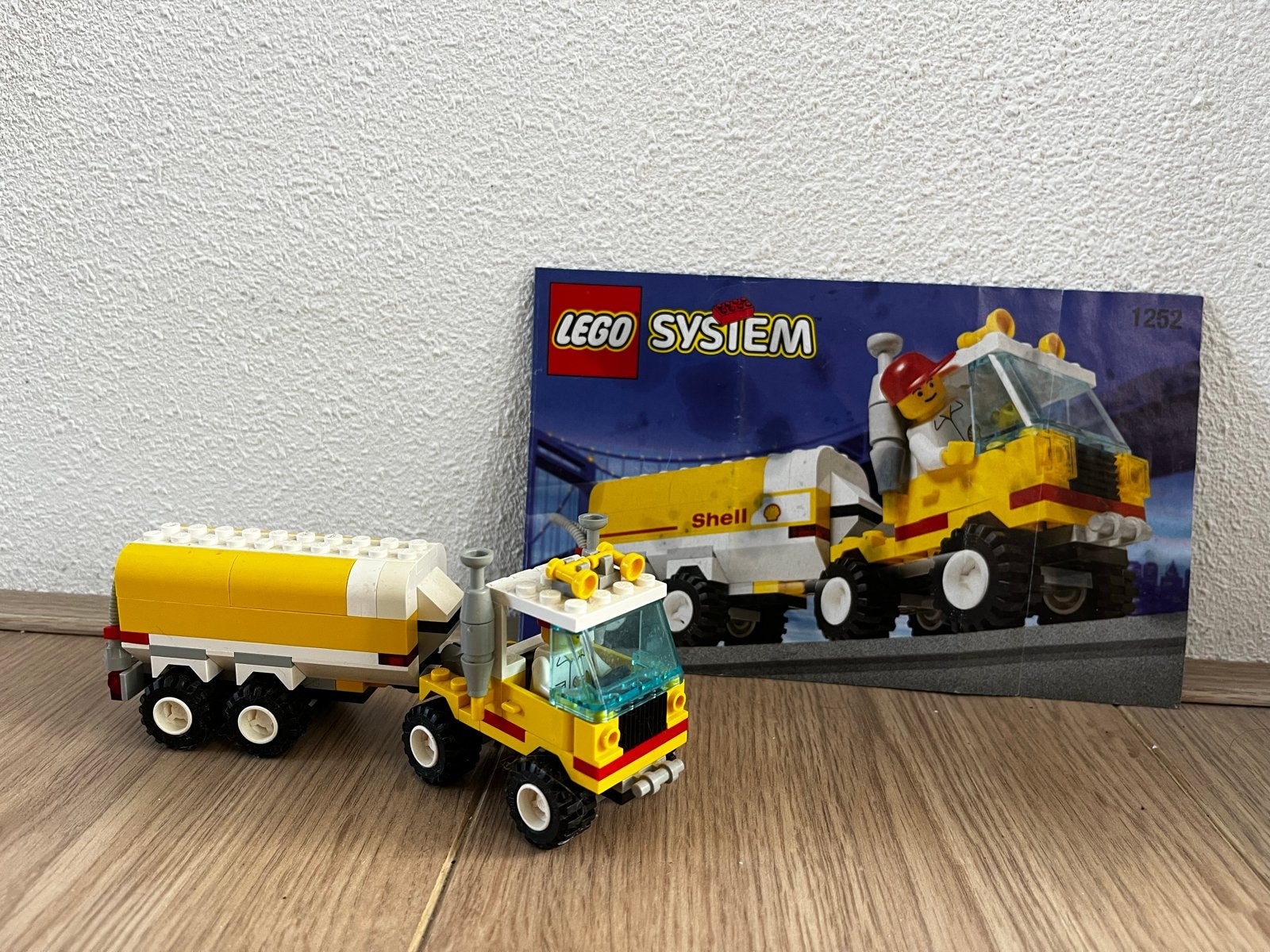 Lego System Shell Tankwagen met Minifiguur en Instructies, Kinderen en Baby's, Speelgoed | Duplo en Lego, Lego, Ophalen of Verzenden