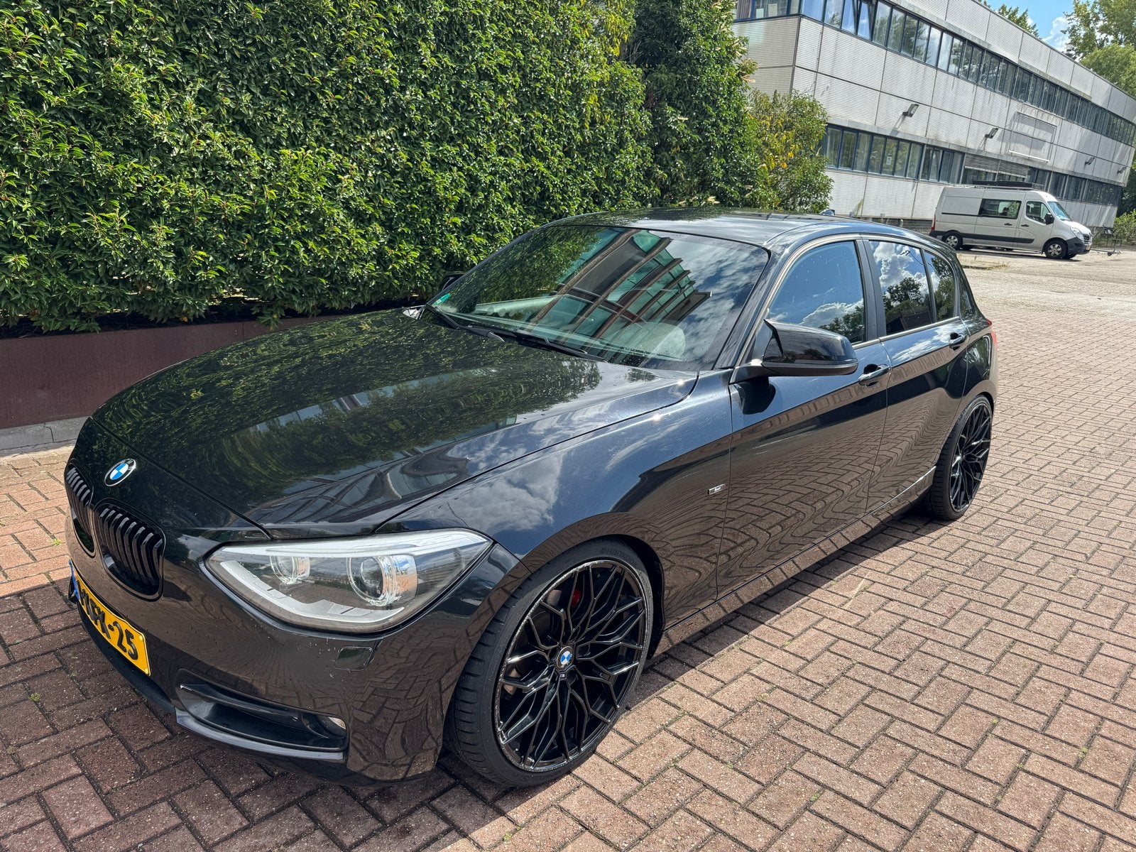 BMW 1-Serie 114I Upgr edition5DR|M-Pakket|Leer|Xenon|Keyless, Auto's, BMW, 1-Serie, Achterwielaandrijving, 4 cilinders, Zwart