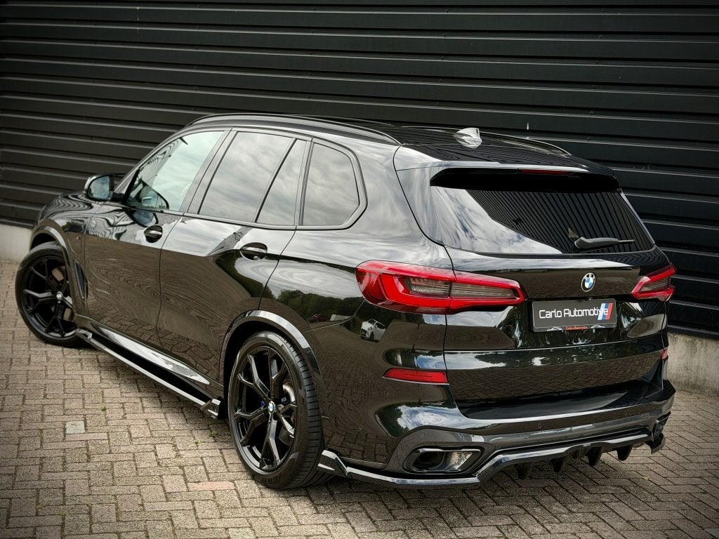 BMW X5 xDrive45e M-PERF. PANO|SOFT|H/K|360|HUD|4WL STURING, Gebruikt, 394 pk, Zwart, Hybride Elektrisch/Benzine