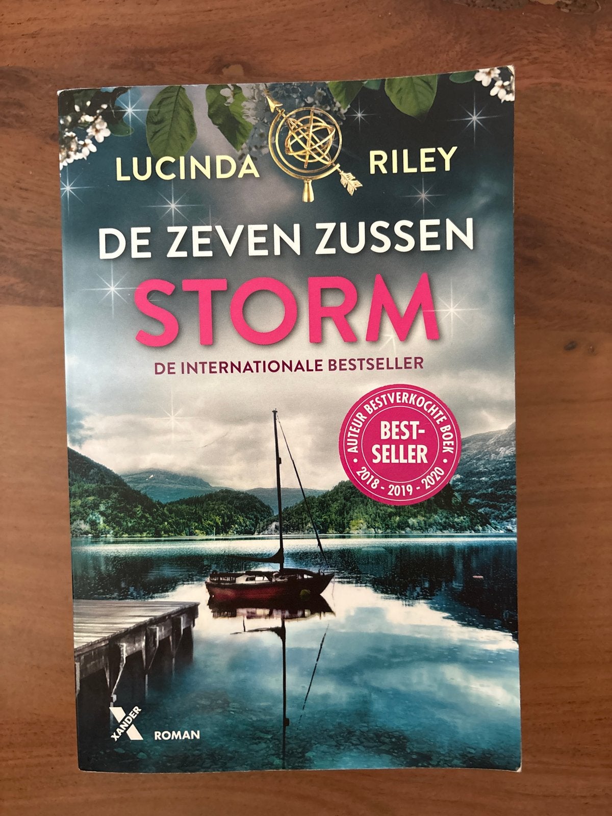 De Zeven Zussen - Storm (deel 2) - Lucinda Riley, Boeken, Ophalen of Verzenden, Gelezen, Nederland