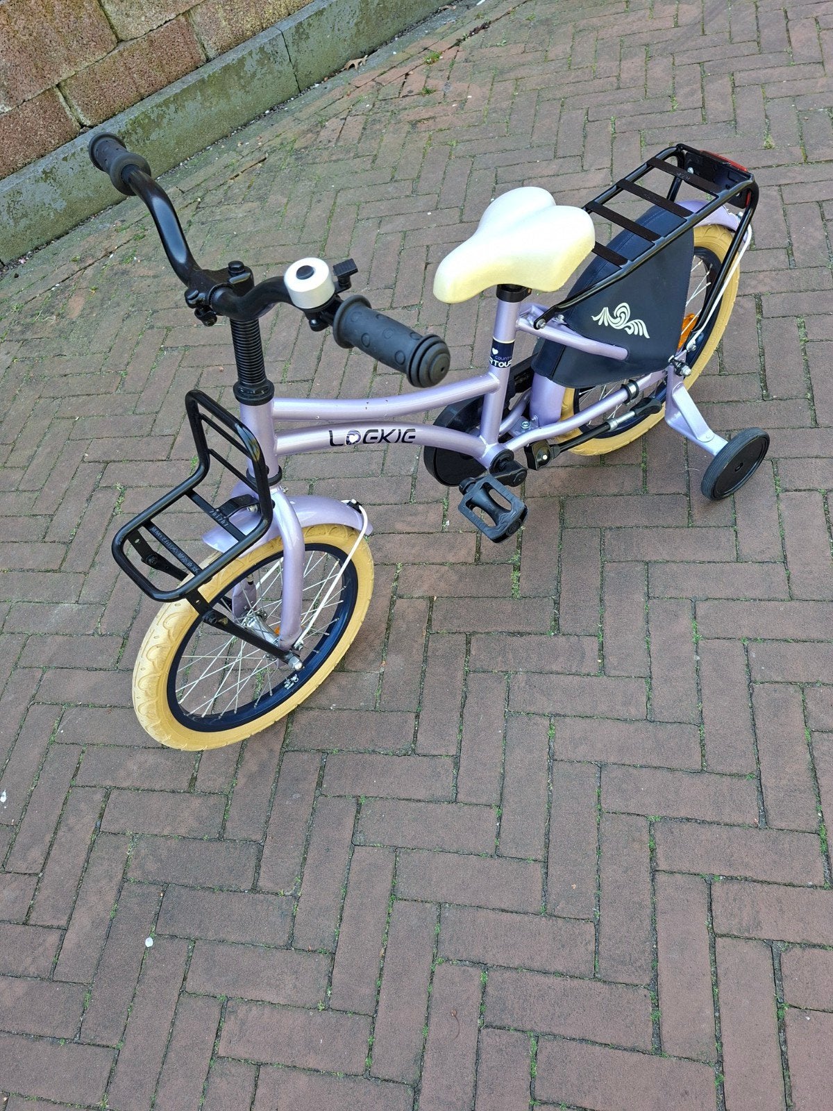 Mooi kinderfietsje merk loekie met zijwieltjes terugtraprem, Ophalen, Gebruikt, Kinderkar, Minder dan 20 kg