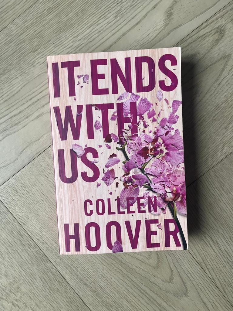 It Ends With Us - Colleen Hoover (Engelse editie), Ophalen of Verzenden, Zo goed als nieuw, Amerika