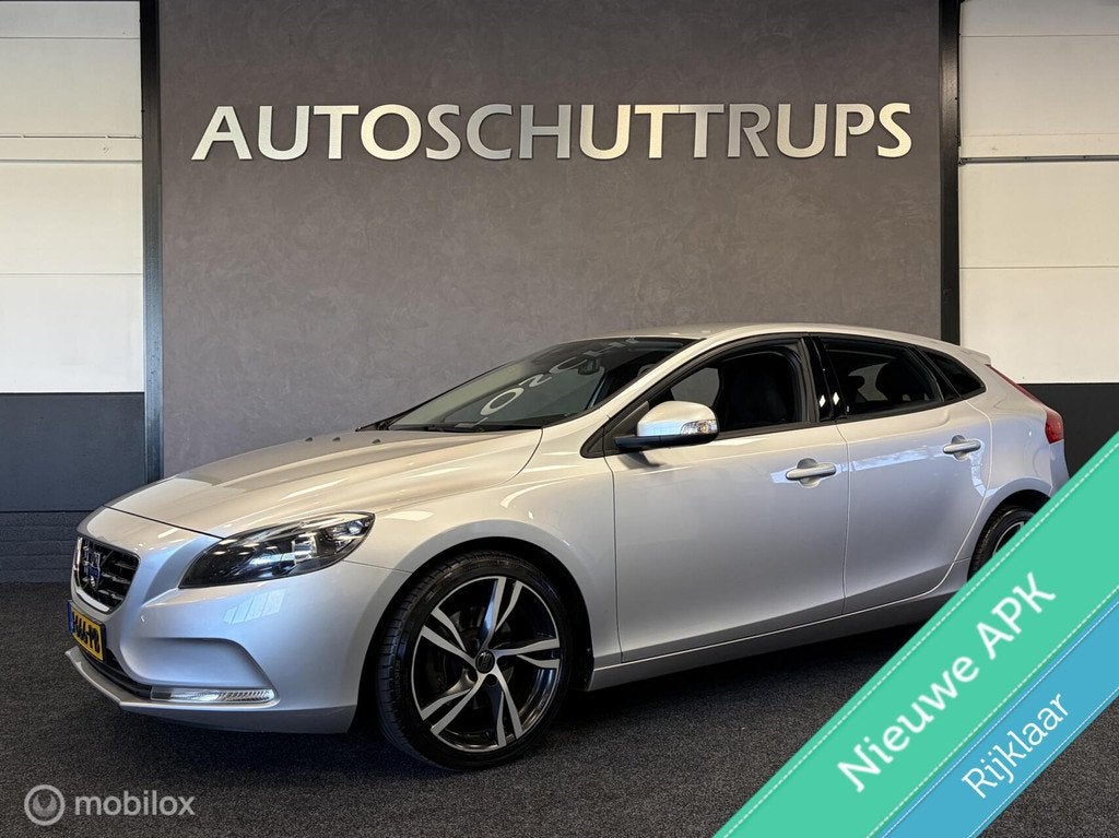 Volvo V40 1.6 T2 Momentum LMV / NAVI / AIRCO / CRUISE / NETT, Voorwielaandrijving, Stof, Gebruikt, Zwart