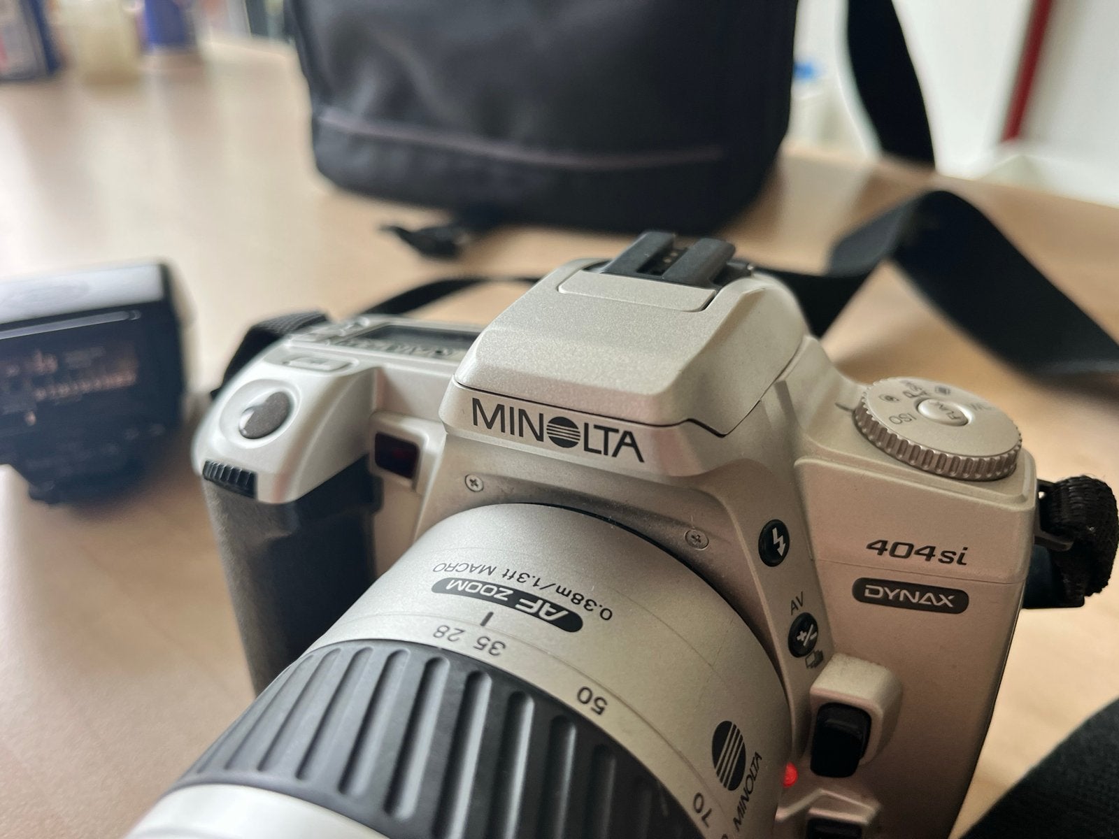 Minolta Dynax 404si Spiegelreflexcamera met flitser, Ophalen of Verzenden, Zo goed als nieuw, Spiegelreflex, Minolta