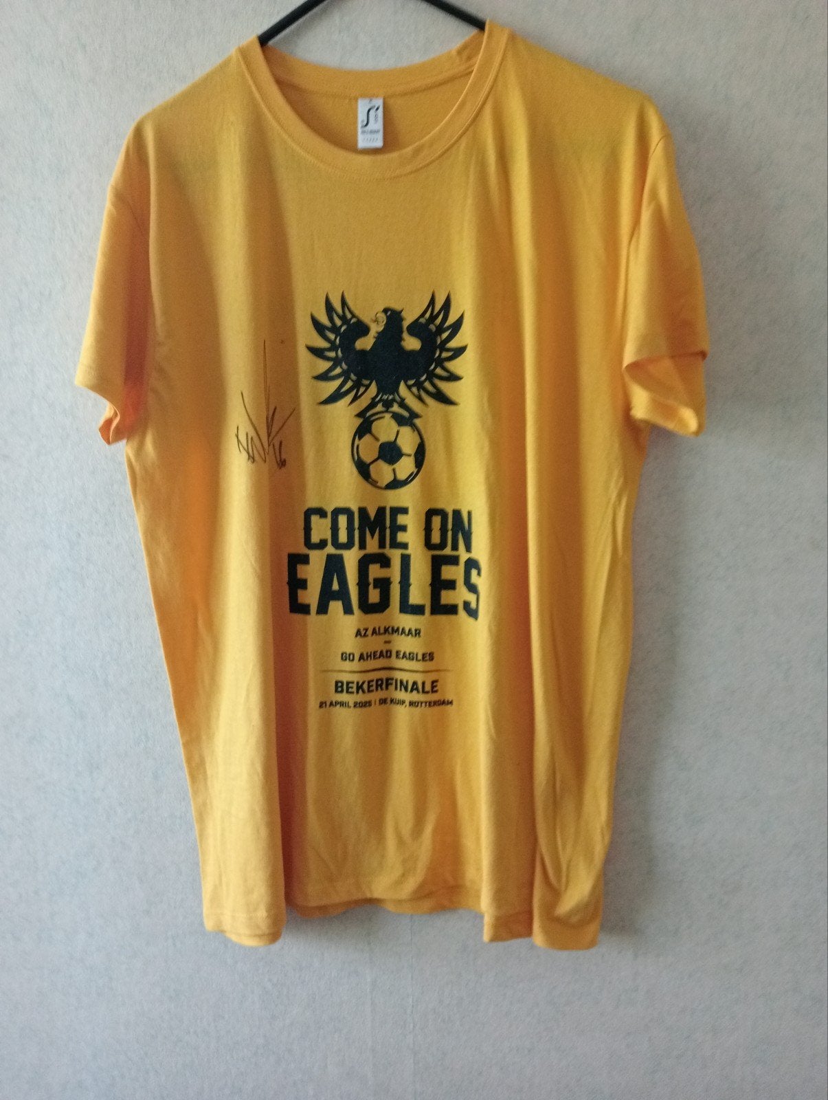 Gesigneerd door Victor edvardsen van eagles, Ophalen, Geel, Overige maten, Zo goed als nieuw