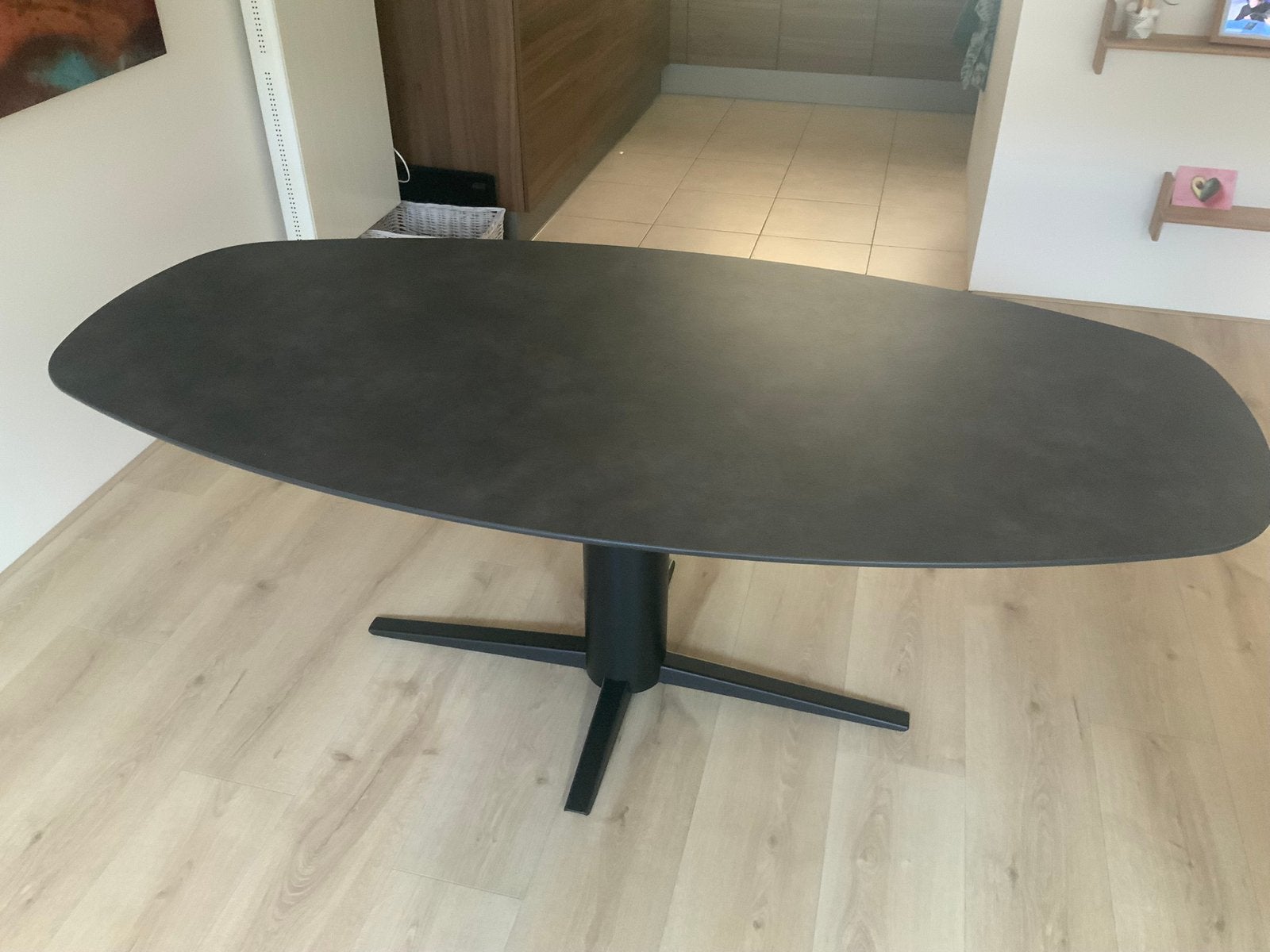 Zwarte ovale eetkamertafel, Ophalen, 100 tot 150 cm, 200 cm of meer, Zo goed als nieuw