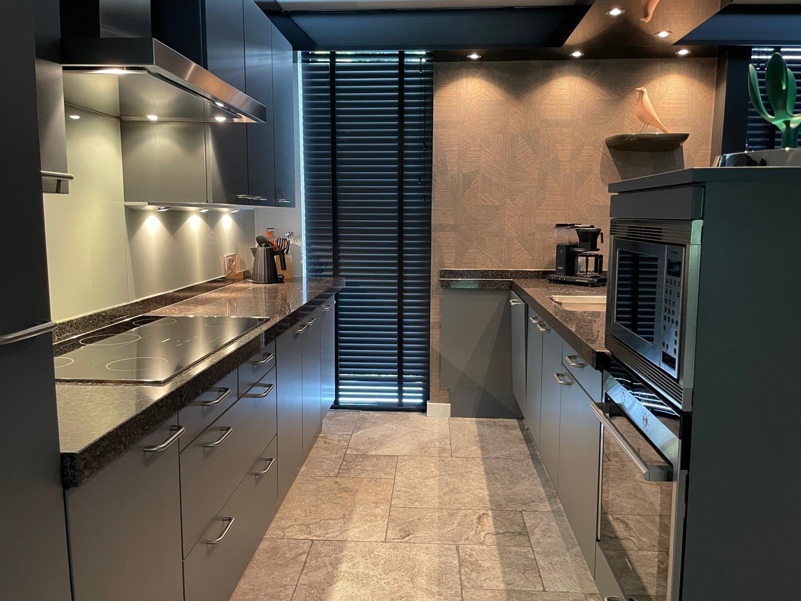KOOPJE!! Siematic design keuken + natuursteen blad, Huis en Inrichting, Ophalen, Graniet of Steen, Dubbelwandige keuken, Zo goed als nieuw
