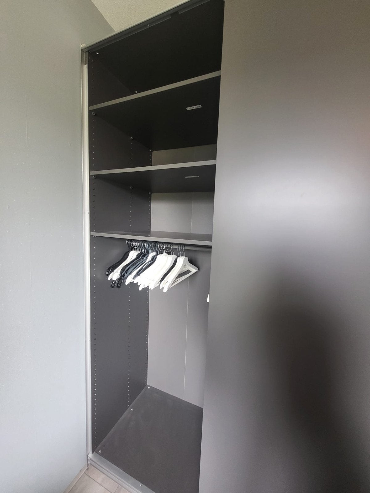 Grijze Pax kledingkast met schuifdeuren, Overige materialen, 100 tot 150 cm, 200 cm of meer, Zo goed als nieuw