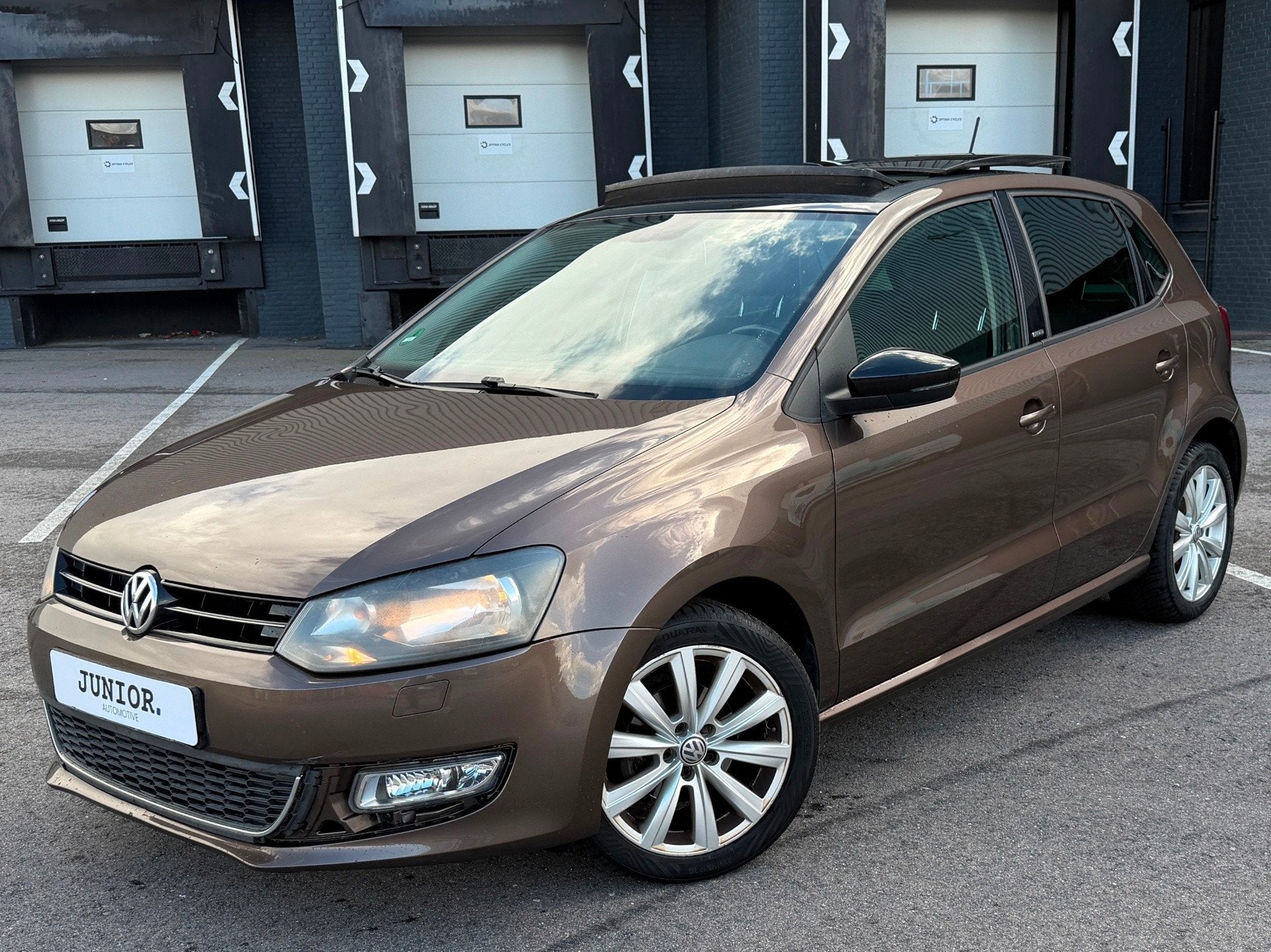 Volkswagen Polo 1.2-12V Style DEALERONDERHOUDEN/PANO/CARPLAY, Auto's, Voorwielaandrijving, Euro 5, Zwart, Bruin