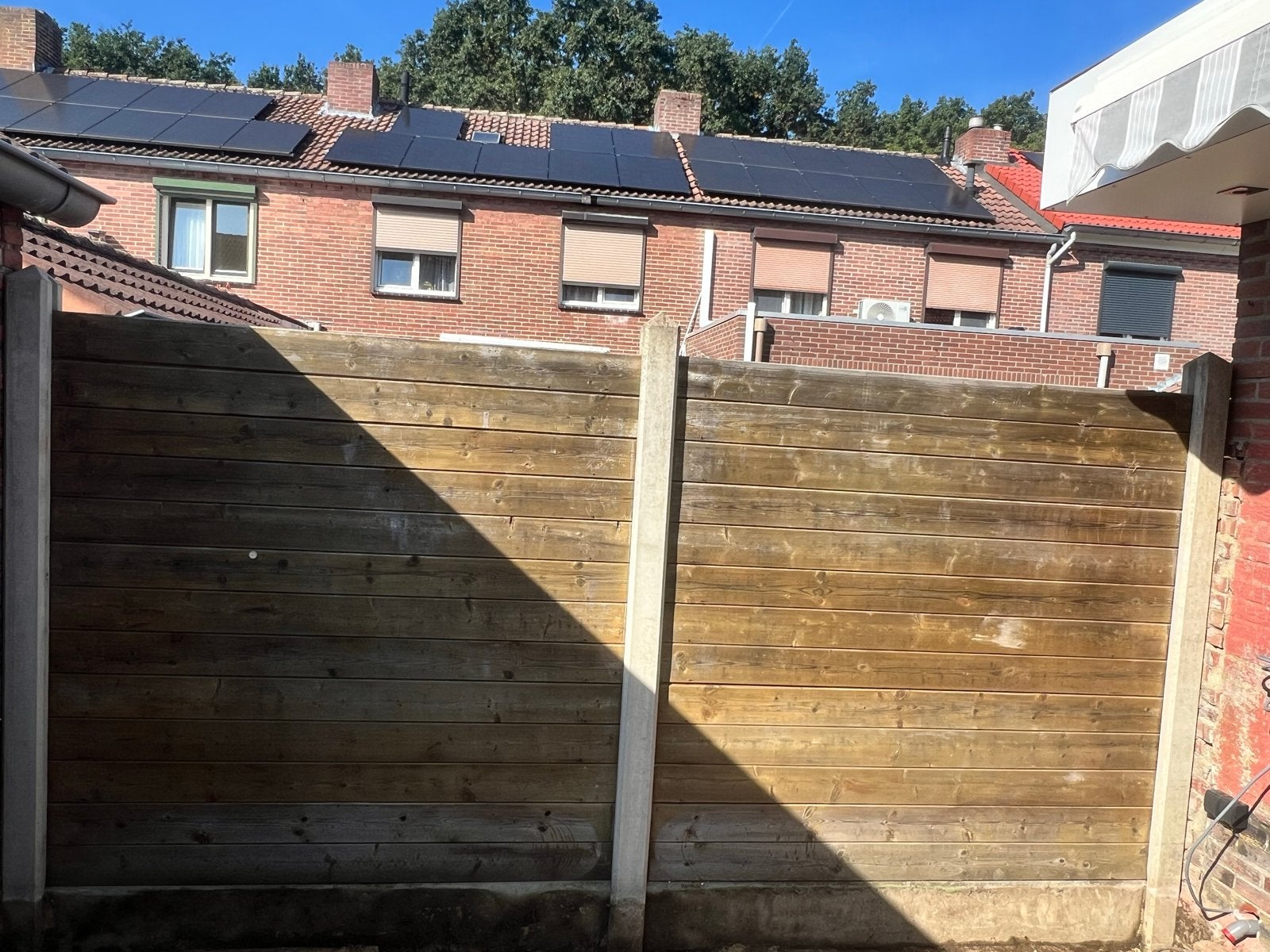 betonnen sleufpalen 3 stuks met 2 betonplaat + hout planken, Ophalen, 3 tot 6 meter, Hout, 1 tot 2 meter