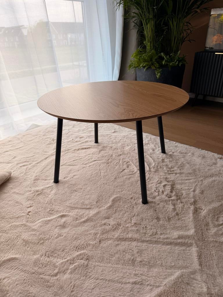 Moderne ronde salontafel - warm eiken/zwart, Ophalen, Rond, 50 tot 100 cm, Zo goed als nieuw