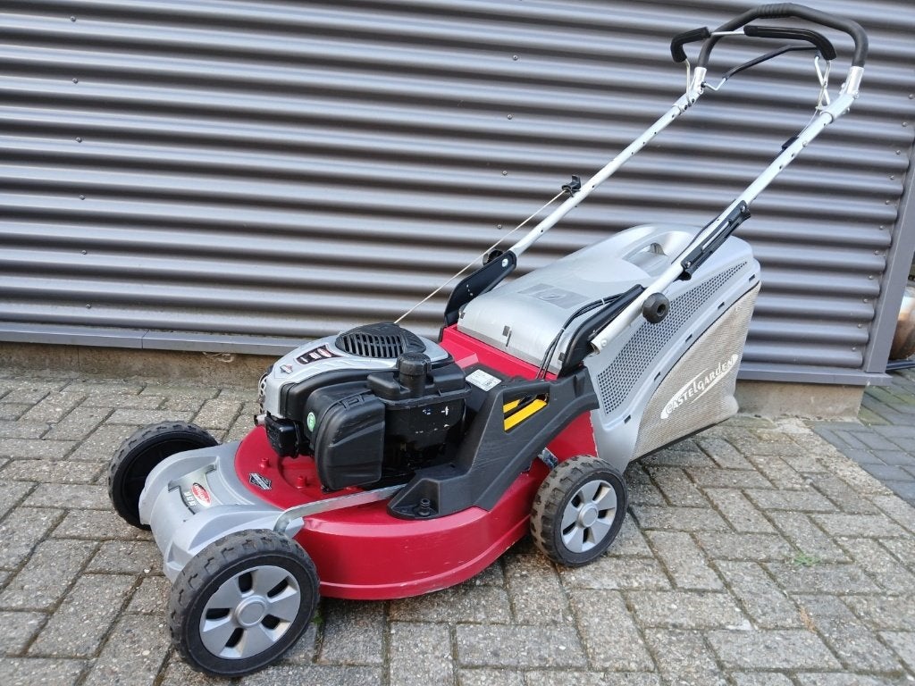 Castelgarden motormaaier 51 cm zelfrijdend, aluminium, Cirkelmaaier, Zo goed als nieuw, Benzine-grasmaaier, 50 cm of meer