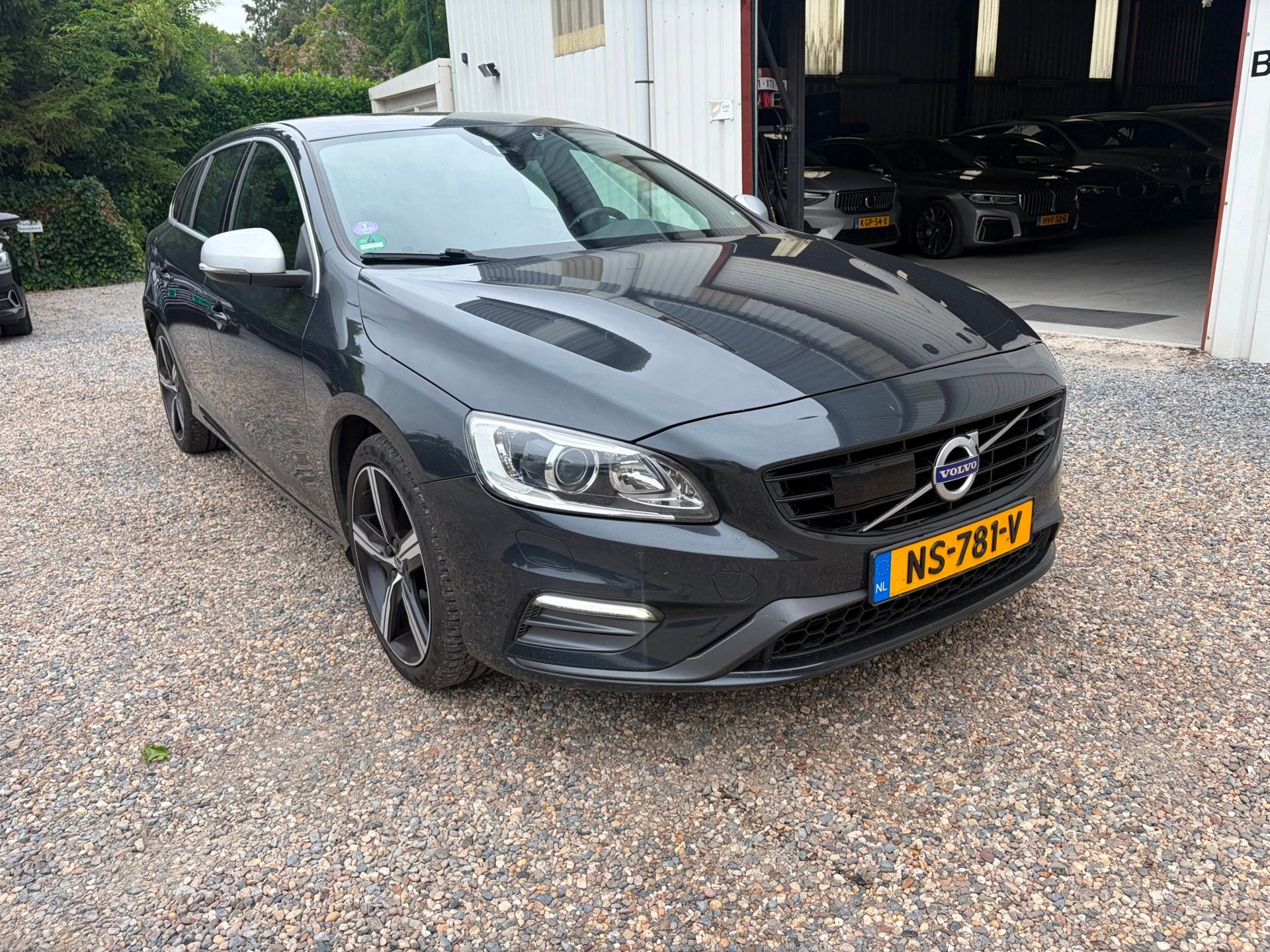 Volvo V60 2.0 T3 R-Design Dealer OH. Veel opt. ! NAP. FULL, Gebruikt, 4 cilinders, 1969 cc, Origineel Nederlands