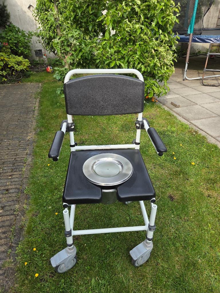 Verrijdbare Po-stoel / Douchestoel met Rem en Deksel, Ophalen, Gebruikt