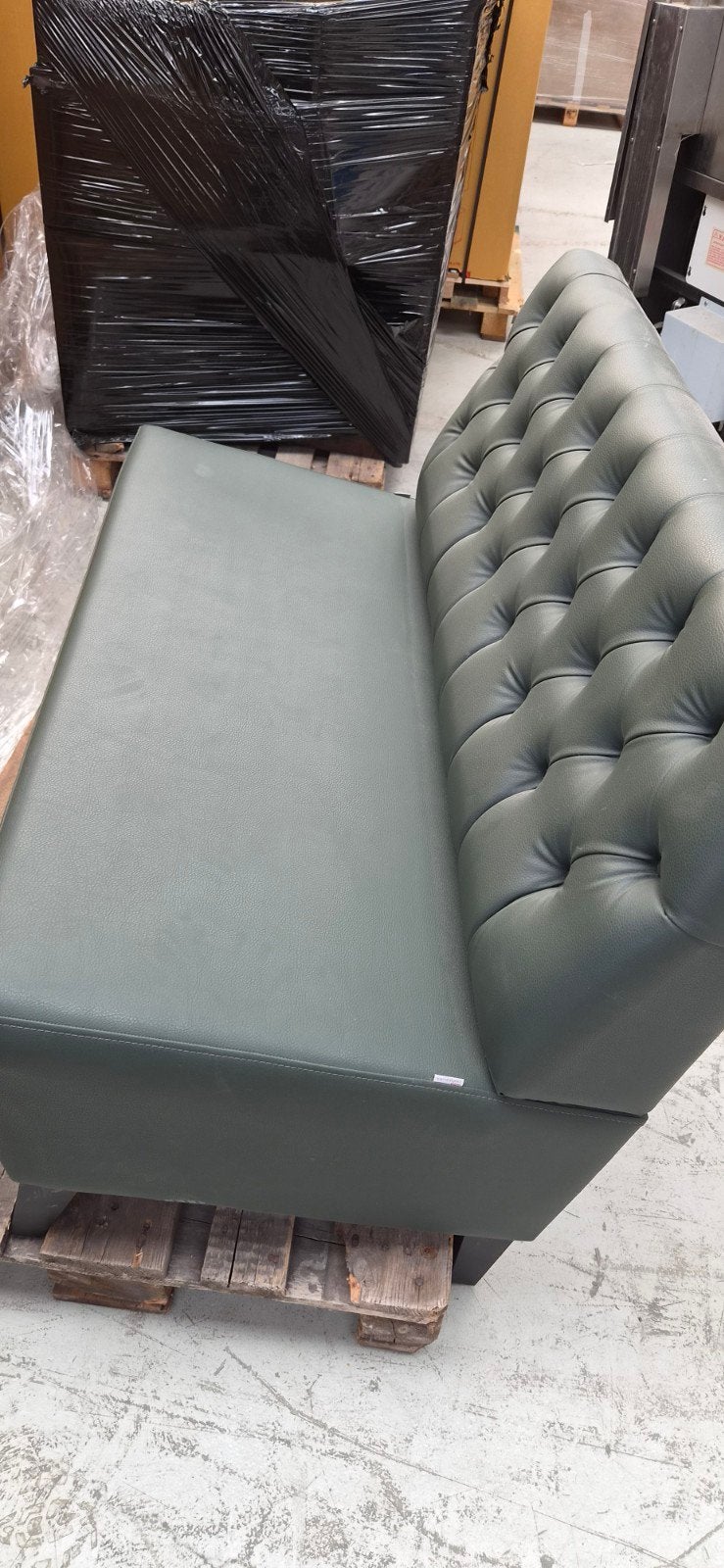 Stijlvolle Groene Bank - Chesterfield Stijl 120L 67B 90H, Huis en Inrichting, Ophalen, Zo goed als nieuw, Leer, Chesterfield, Modern, Klassiek