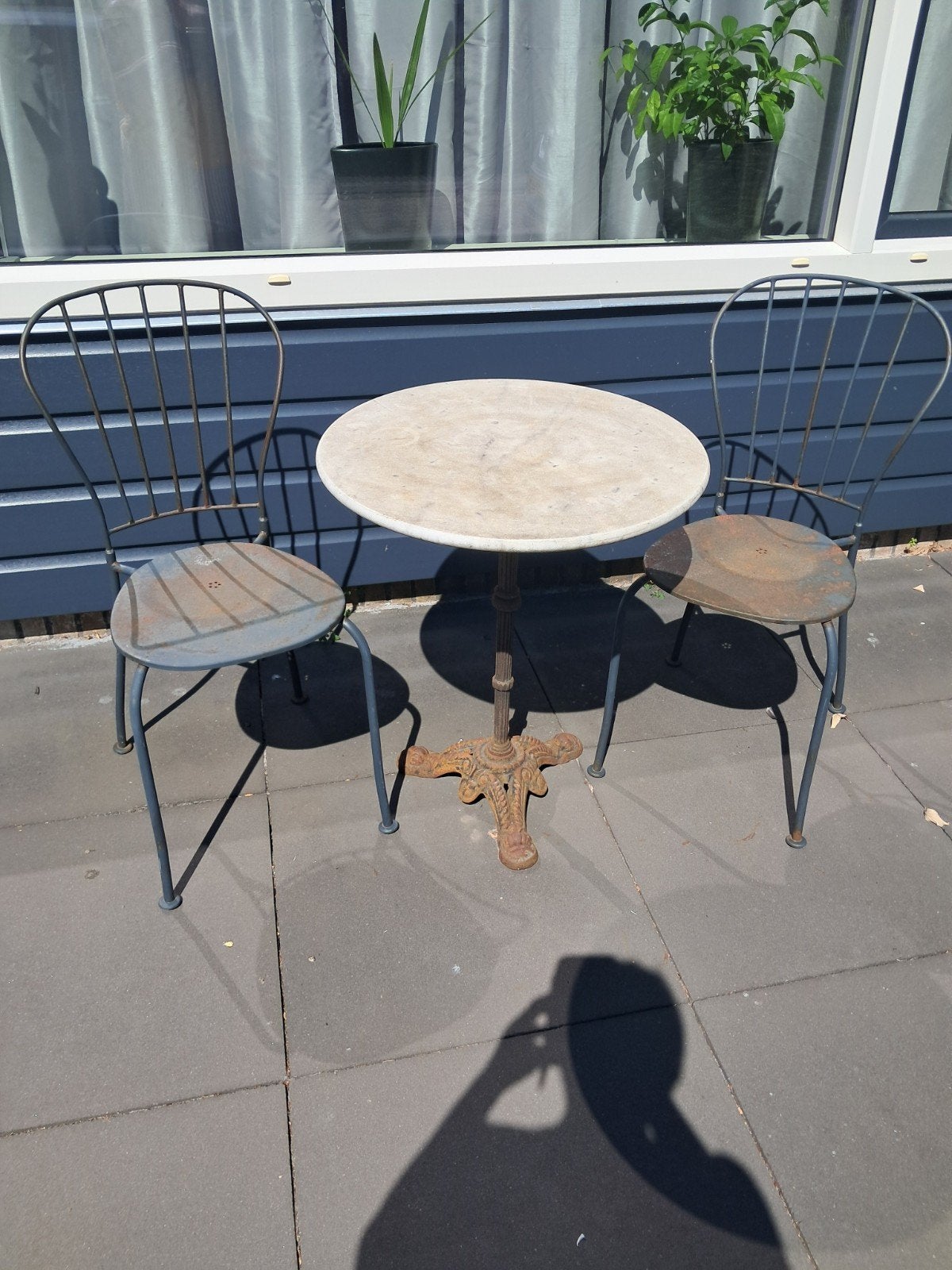 Bistroset: Marmeren tafel en 2 stoeltjes, Ophalen, Gebruikt, Rond, Metaal