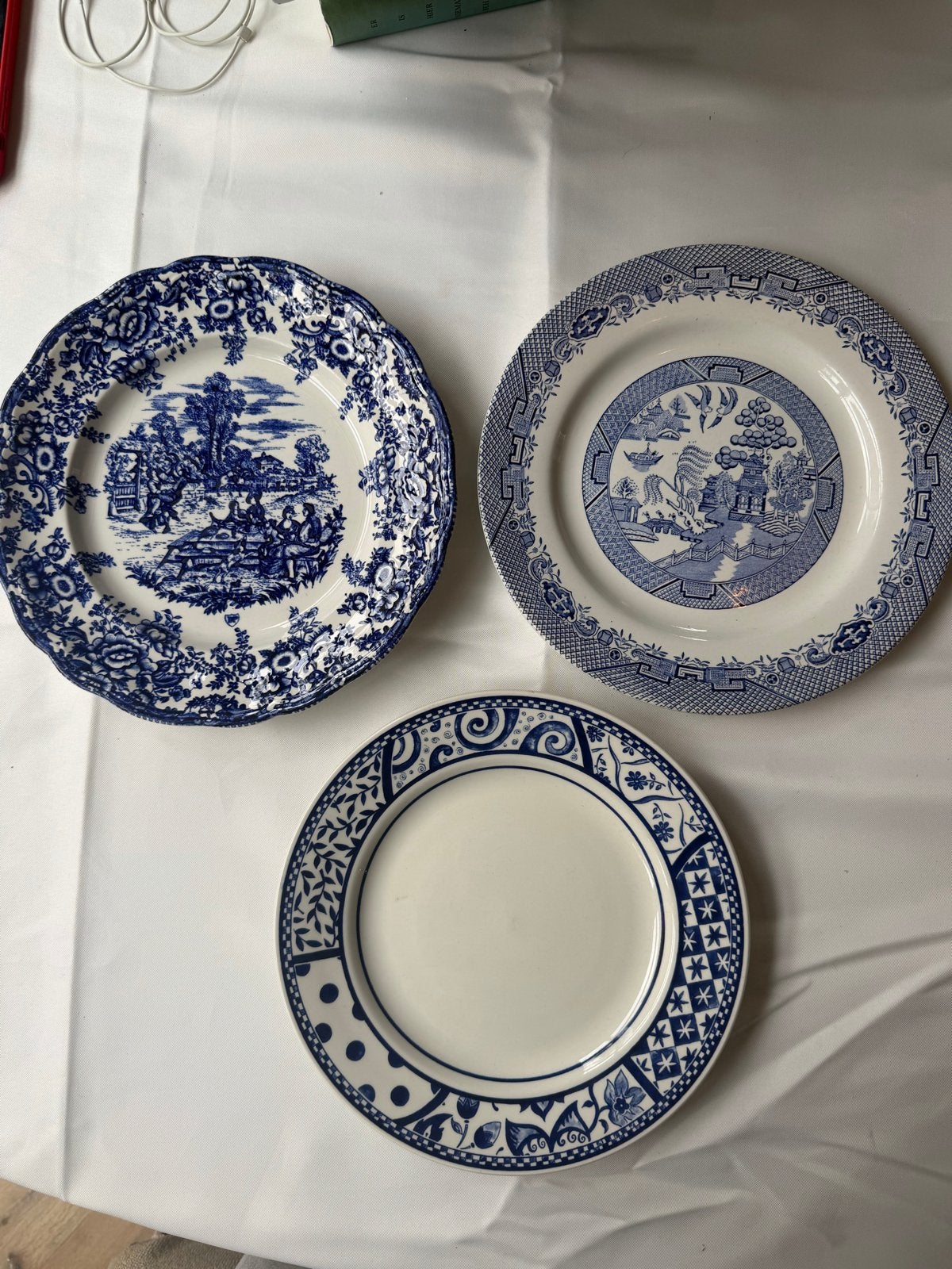 3 Diverse Borden: Fine English Tableware & Churchill Willow, Ophalen of Verzenden