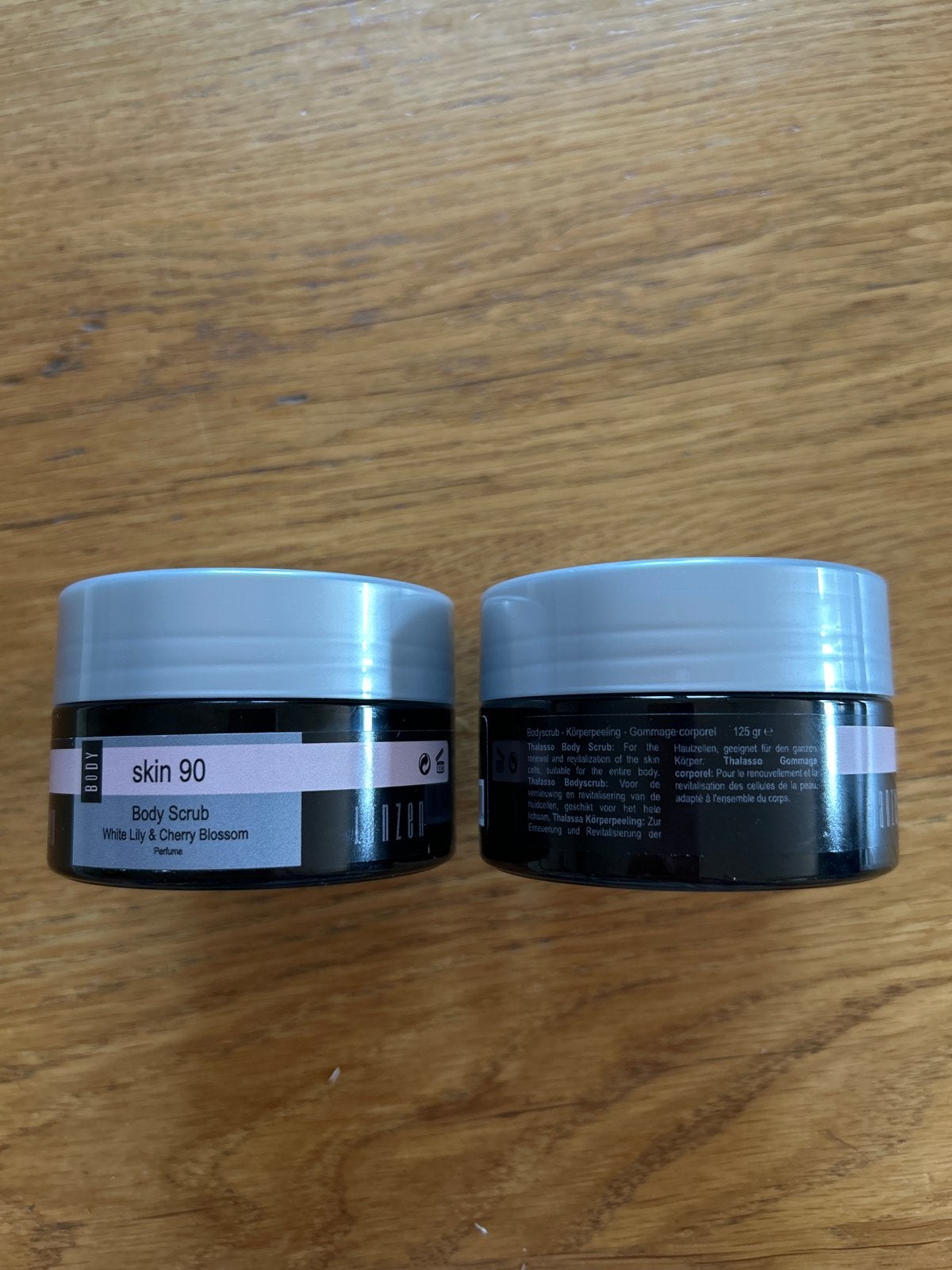 Skin 90 Body Scrub White Lily & Cherry Blossom 2x 125 gr, Ophalen of Verzenden, Nieuw, Overige typen