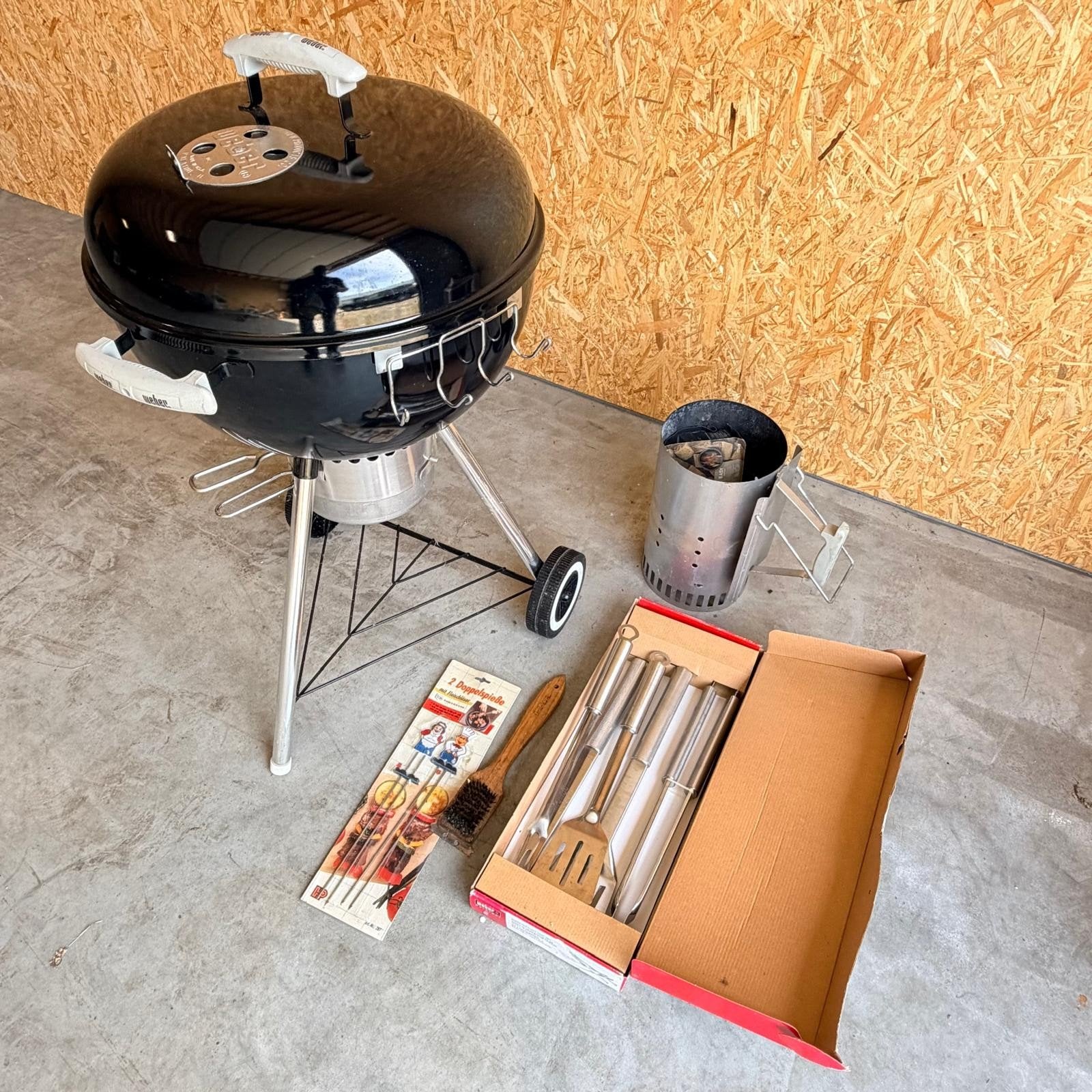 zgan Weber BBQ met accessoires, Ophalen, Zo goed als nieuw, Weber barbecue