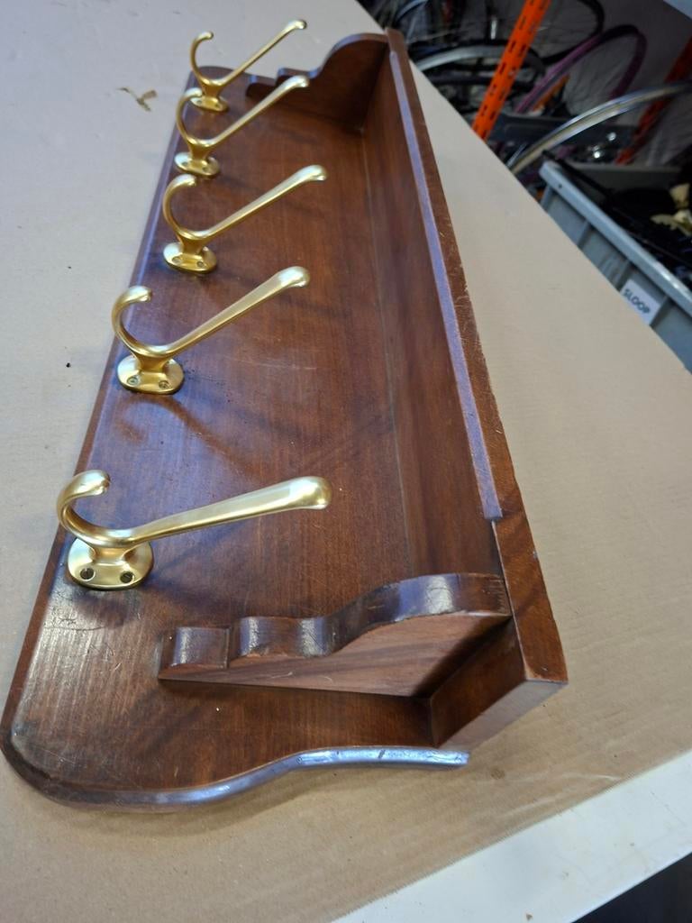 Vintage houten kapstok met messing haken en hoedenplank, Overige houtsoorten, Met plank(en), Gebruikt, Vintage, Klassiek