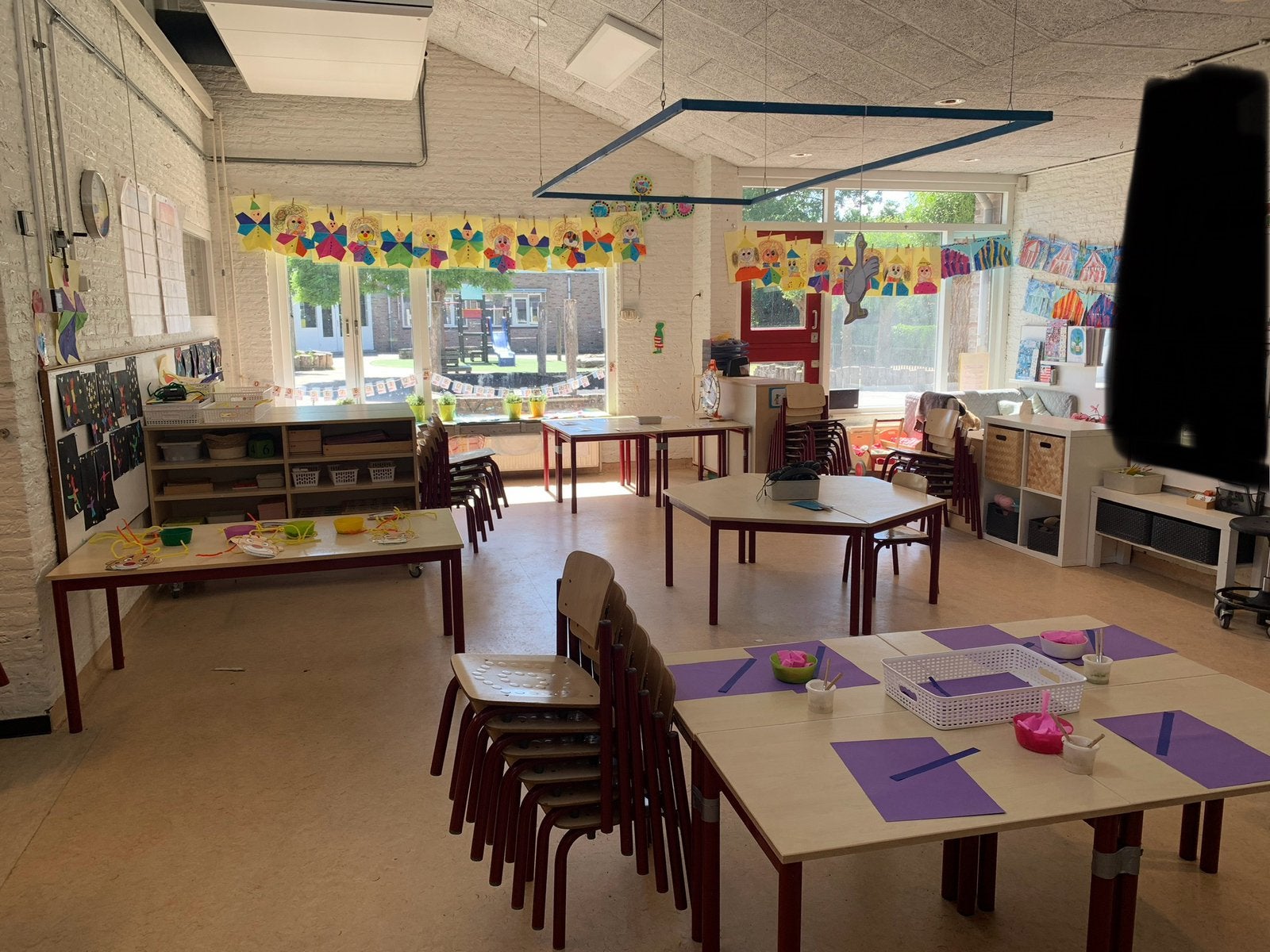 Kleuter meubilair tafels stoelen kasten Gispen school klas, Ophalen, Gebruikt