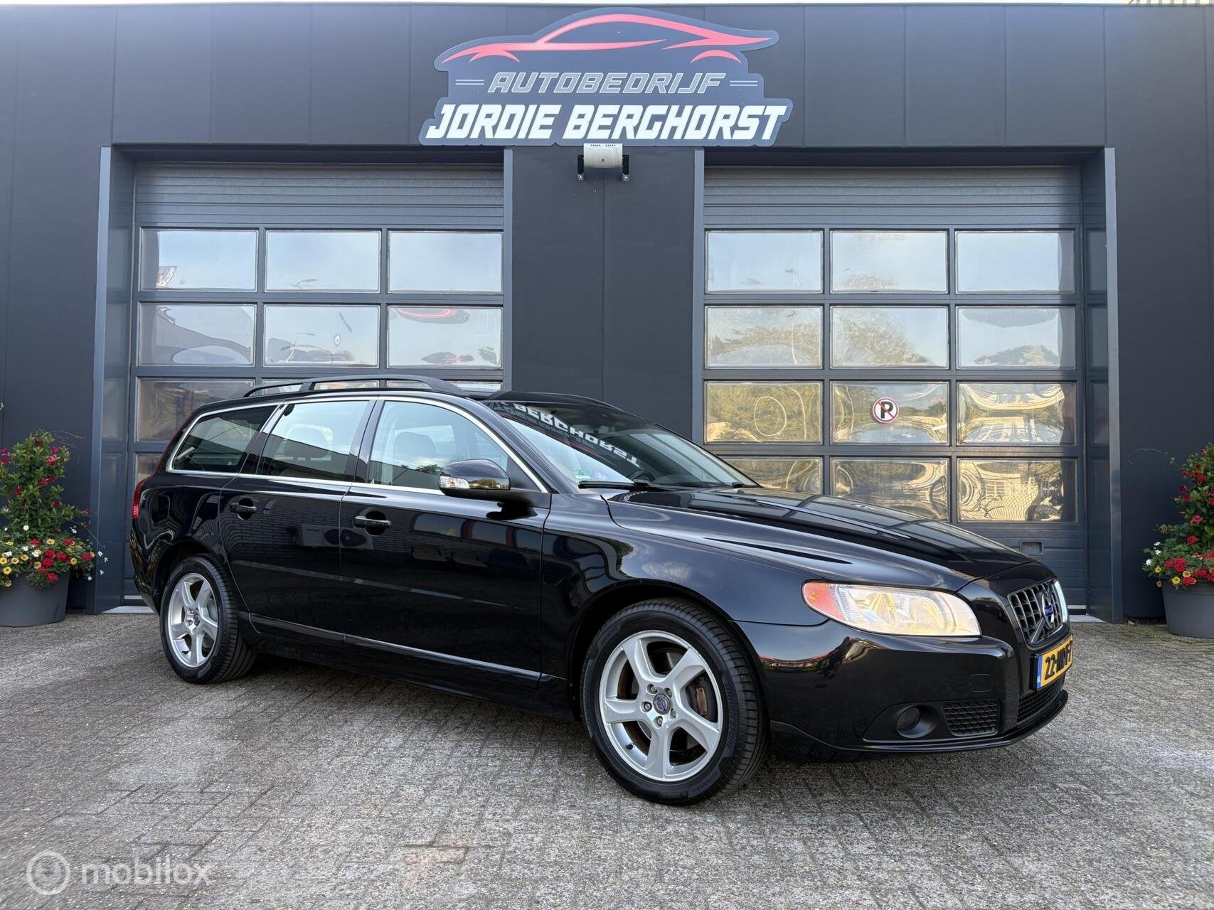 Volvo V70 2.0T Momentum, Euro 5, 4 cilinders, Zwart, 93 €/maand