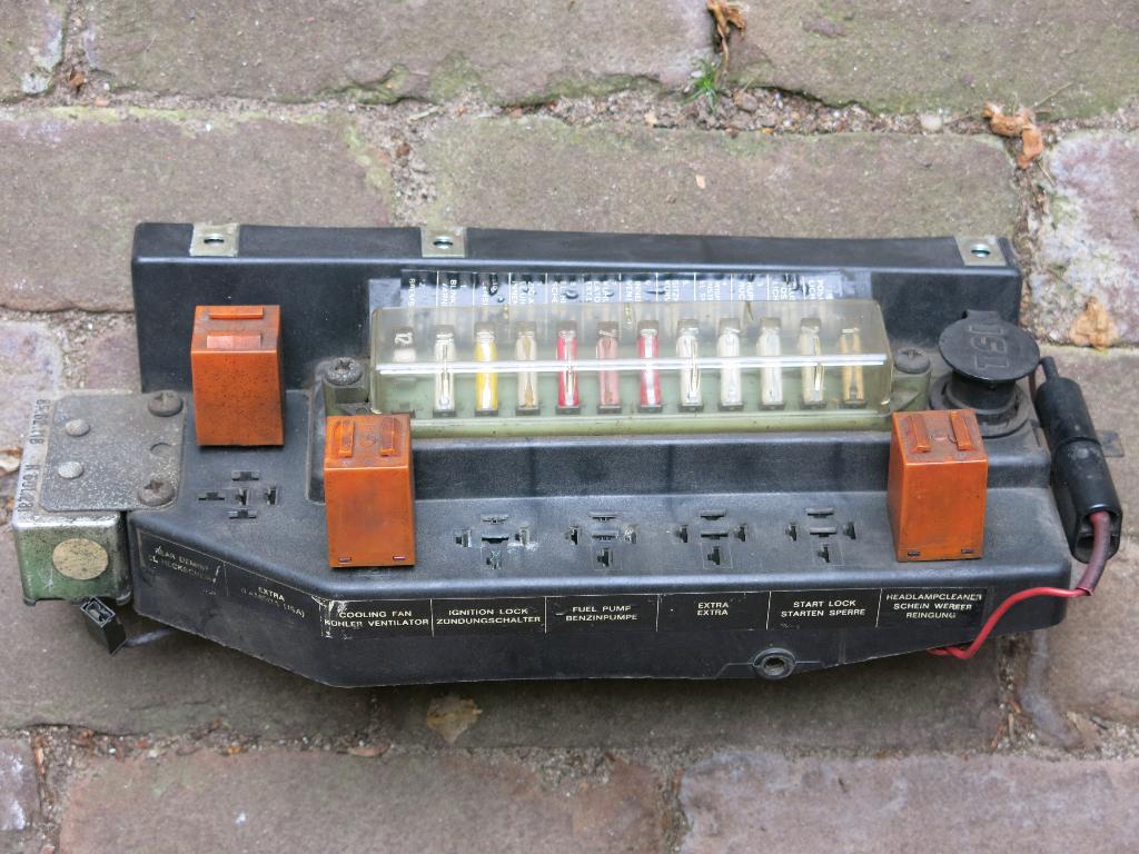 Saab 99, zekeringhouder + relais, Auto-onderdelen, Ophalen of Verzenden, Gebruikt, Saab
