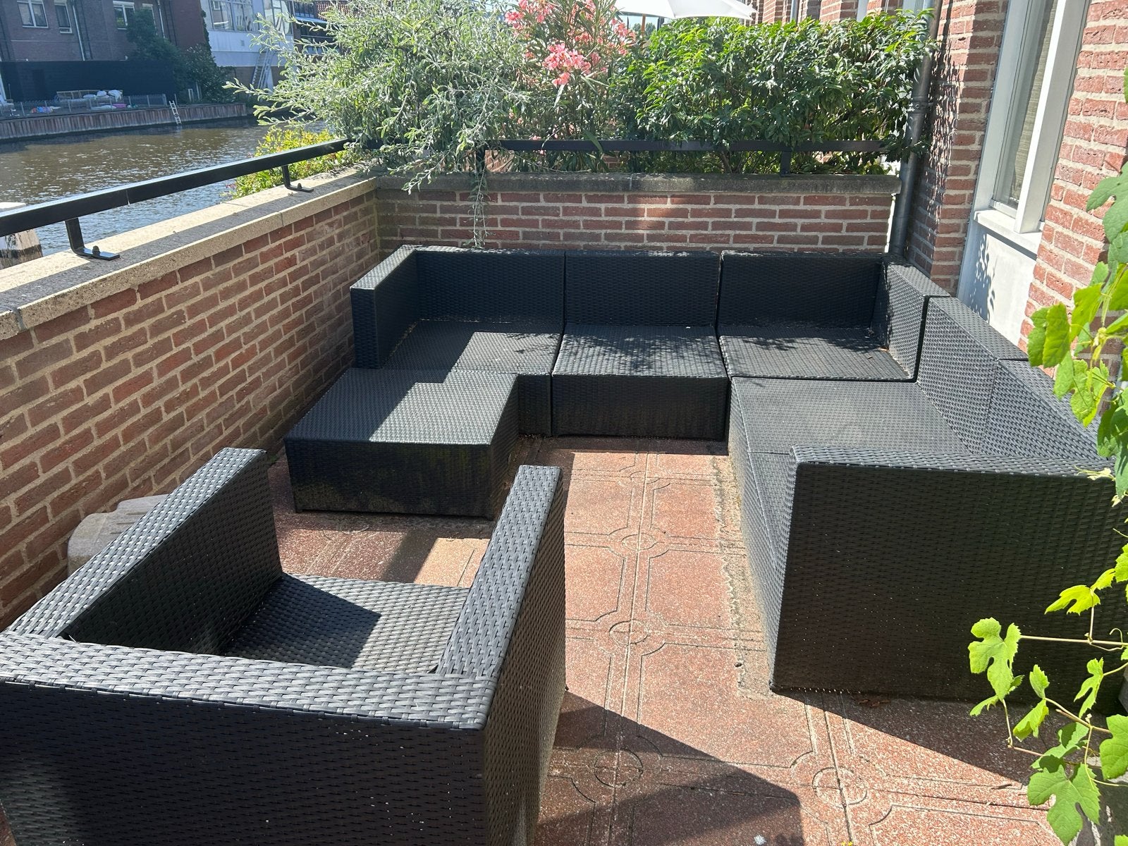 Wicker loungeset dikke grijze kussens kleine vergoeding, Ophalen, Meer dan 8 zitplaatsen, Zo goed als nieuw, Loungeset