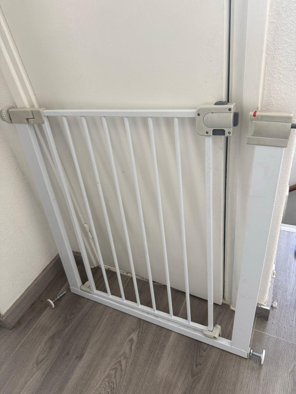Wit metalen klemhekje voor kinderen of huisdieren, Ophalen, Gebruikt, Klemhekje, Metaal of IJzer