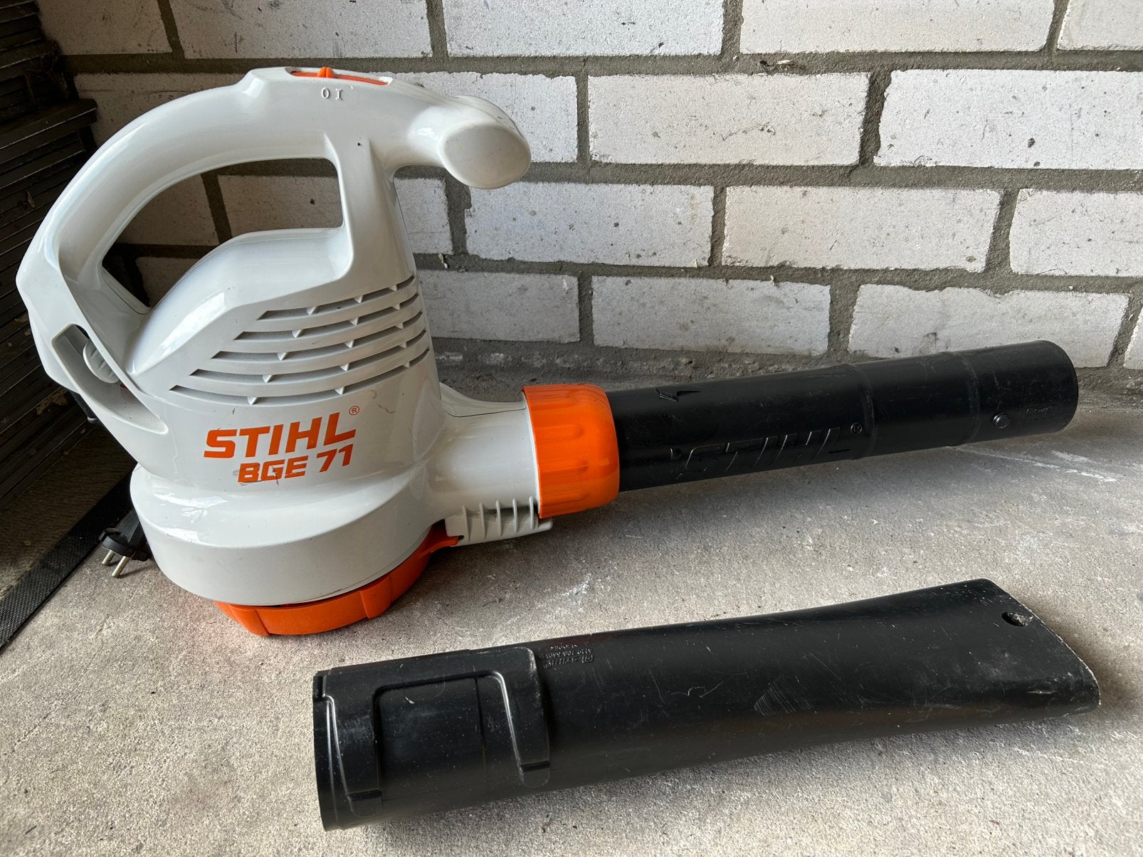 Stihl bladblazer BGE 71, Ophalen of Verzenden, Zo goed als nieuw, Elektrisch, Handgedragen