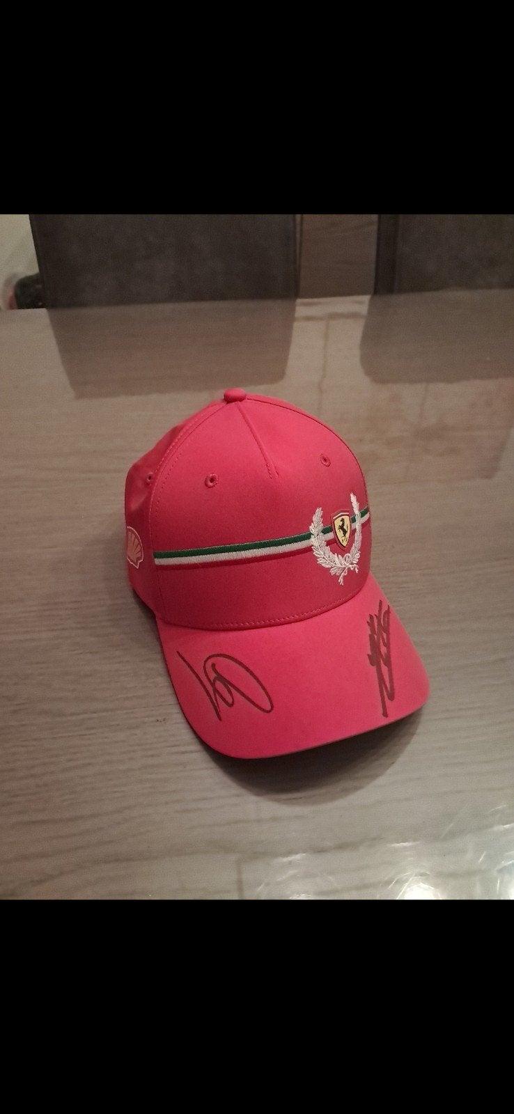 Nieuwe Ferrari F1 pet met handtekeningen Leclerc & Hamilton, Ophalen of Verzenden, Nieuw, Formule 1