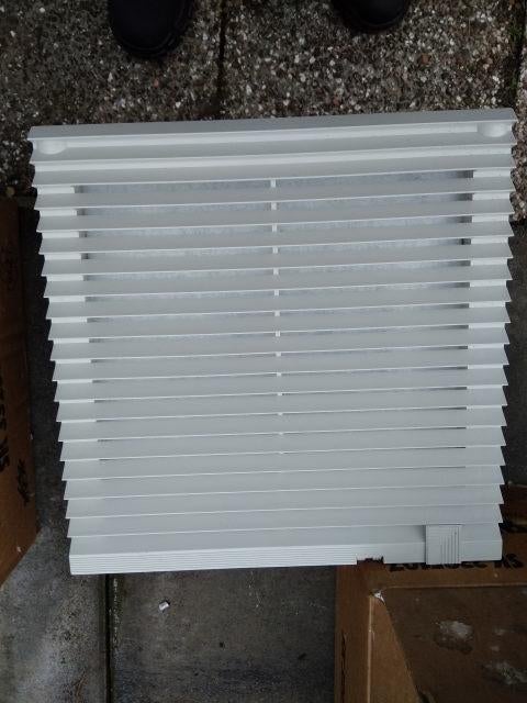 RITTAL SK 3326107 Fan en Filter Unit. Splinternieuw. 2x, Computers en Software, Serverkasten, Nieuw, Geperforeerd, Plaatstaal