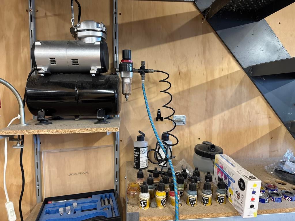 Airbrush compressor met toebehoren en verf, Ophalen of Verzenden, Gebruikt, Overige typen, Overige merken