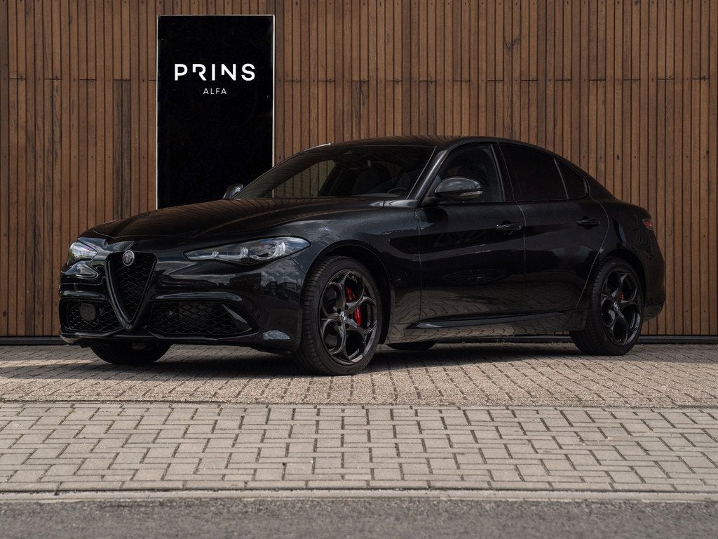 Alfa Romeo Giulia 2.0T 280pk GME AWD Competizione Q4 MY24 |, Auto's, Alfa Romeo, Zwart, 4 cilinders, Zwart, Bedrijf