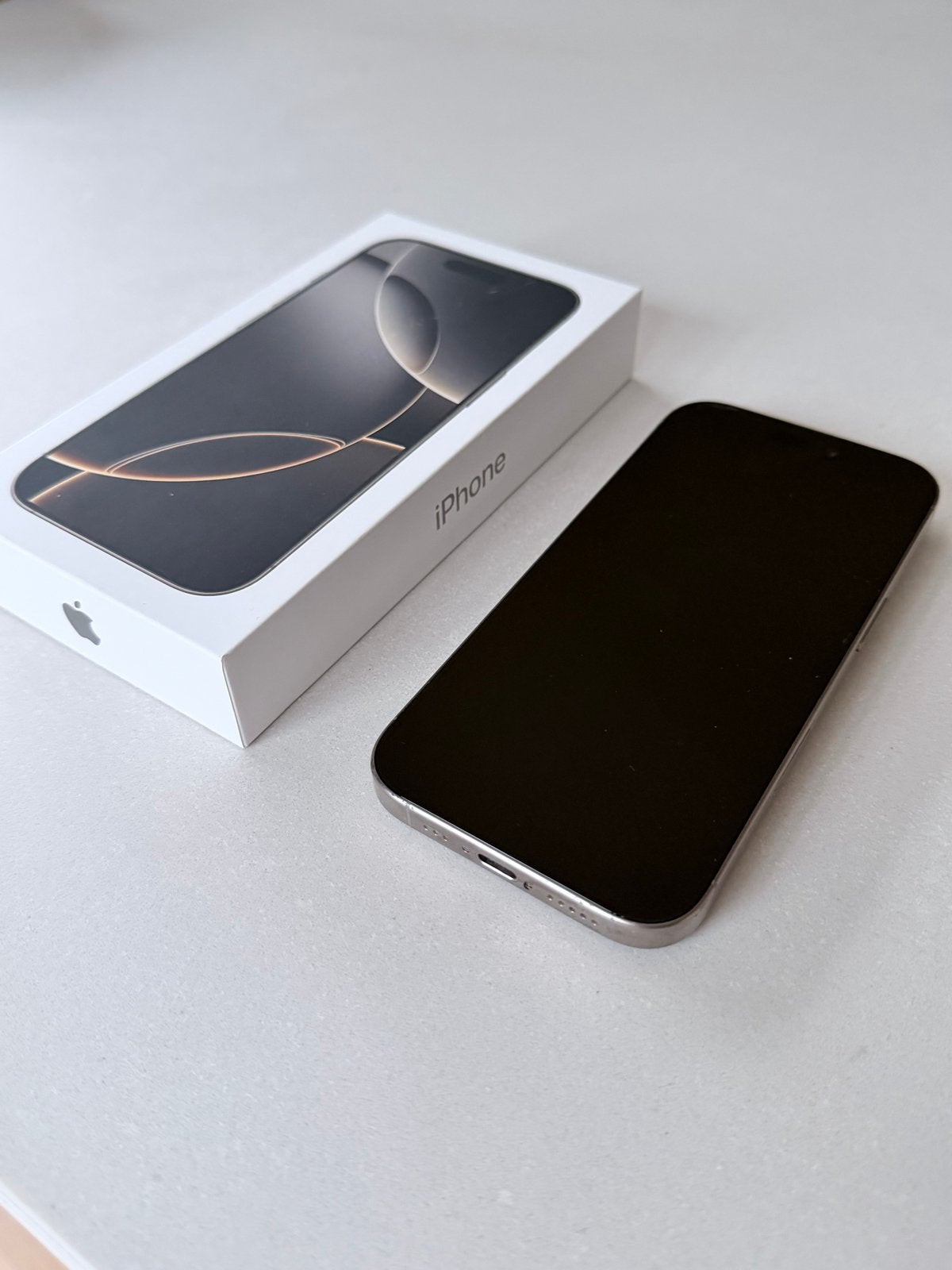 Apple iPhone 16 Pro 128GB Zilver - Zo goed als nieuw, Telecommunicatie, Mobiele telefoons | Apple iPhone, IPhone 16 Pro, 128 GB