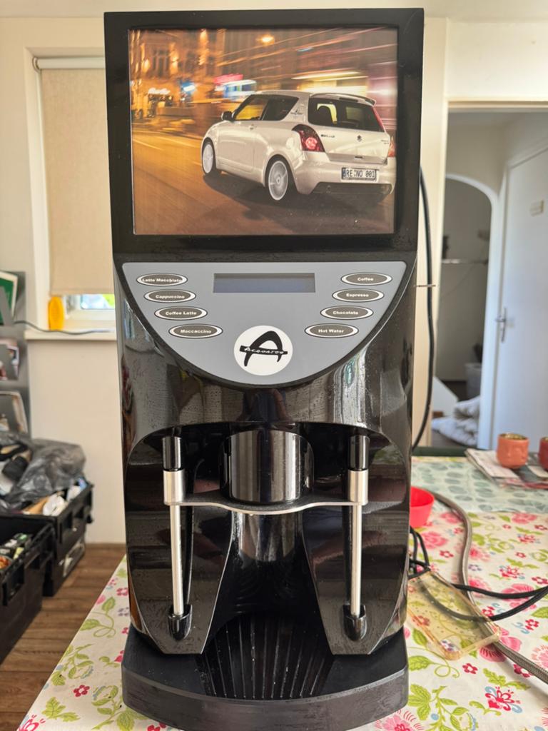 Koffiemachine, Witgoed en Apparatuur, Ophalen, Gebruikt, 10 kopjes of meer, Koffiemachine