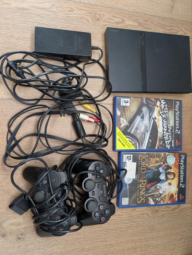 PS5 , 2 controllers,  2 games., 2 spelers, Verzenden, Vanaf 3 jaar