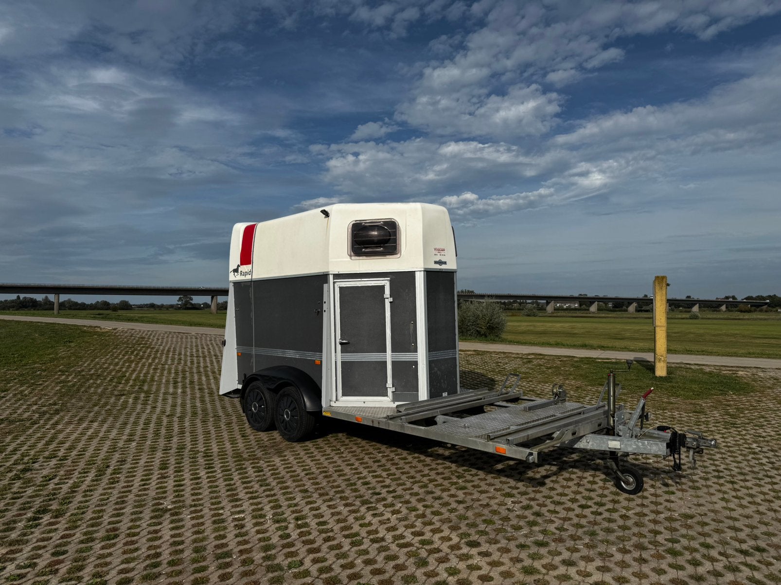 Humbaur 2-paards trailer met aluminium koetsendrager – 2006, Ophalen, Zo goed als nieuw, Aluminium