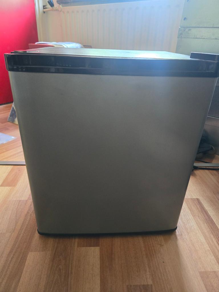 Mini koelkast voor op de camping of extra koeling thuis, Ophalen, Minder dan 75 liter, Zonder vriesvak, Gebruikt