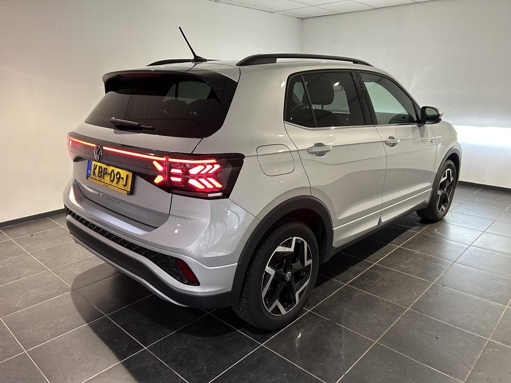 Volkswagen T-Cross 1.5 TSI R-Line Edition | Navigatie | Trek, 4 cilinders, 150 pk, SUV of Terreinwagen, Automatische klimaatregeling