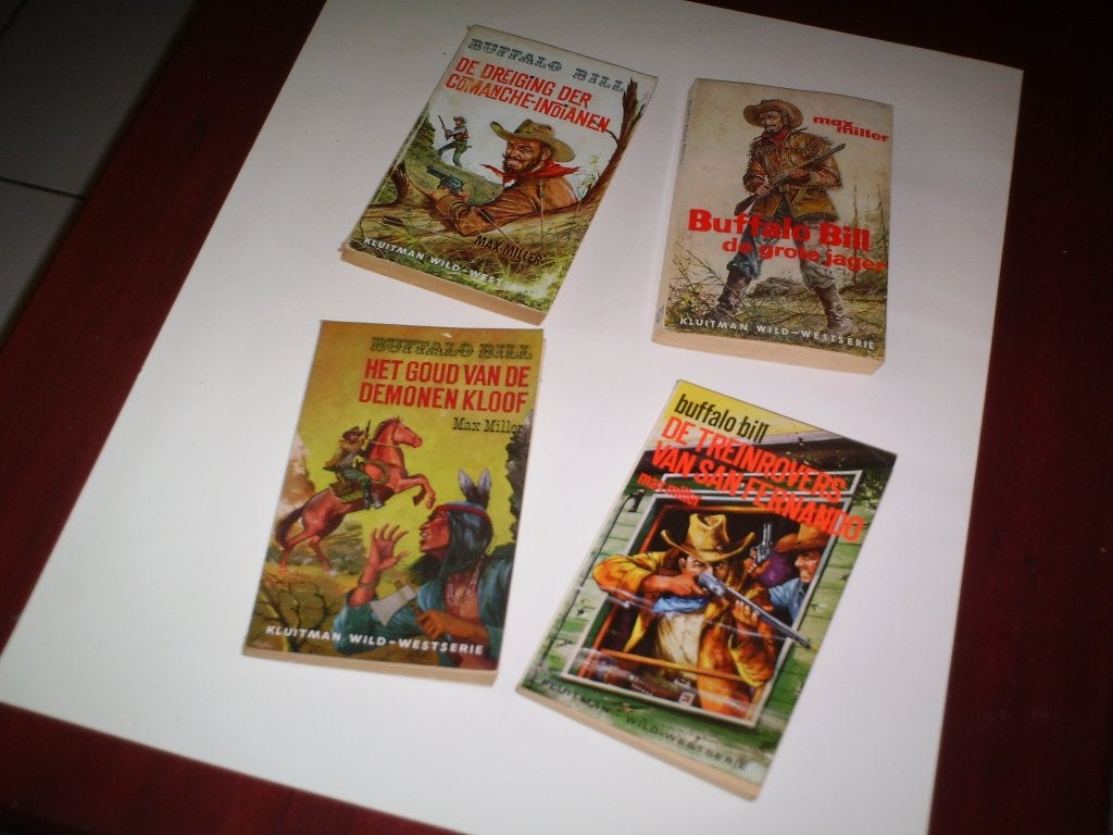 Vier wild west pockets. Buffalo bill. En meer boekjes !!, Ophalen of Verzenden, Gelezen, Fictie algemeen