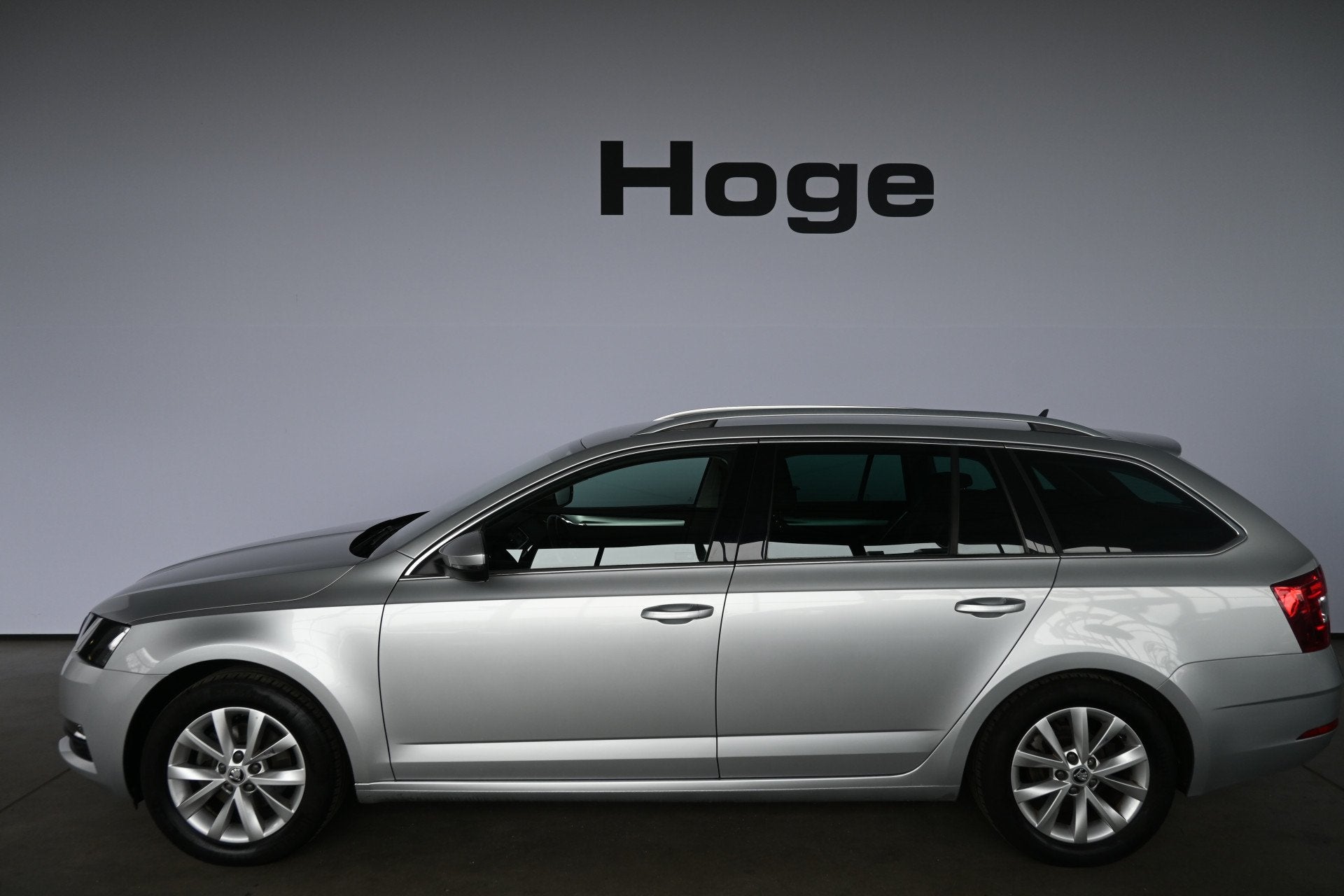 Skoda Octavia Combi 1.0 TSI Greentech Ambition Business Auto, Stof, Met garantie (alle), 116 pk, Automatische klimaatregeling
