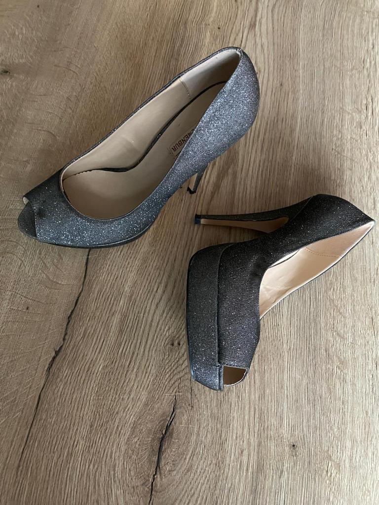 Glitter pumps Menbur maat 39 – feest / hakken / elegant, Pumps, Ophalen of Verzenden, Zo goed als nieuw, Grijs