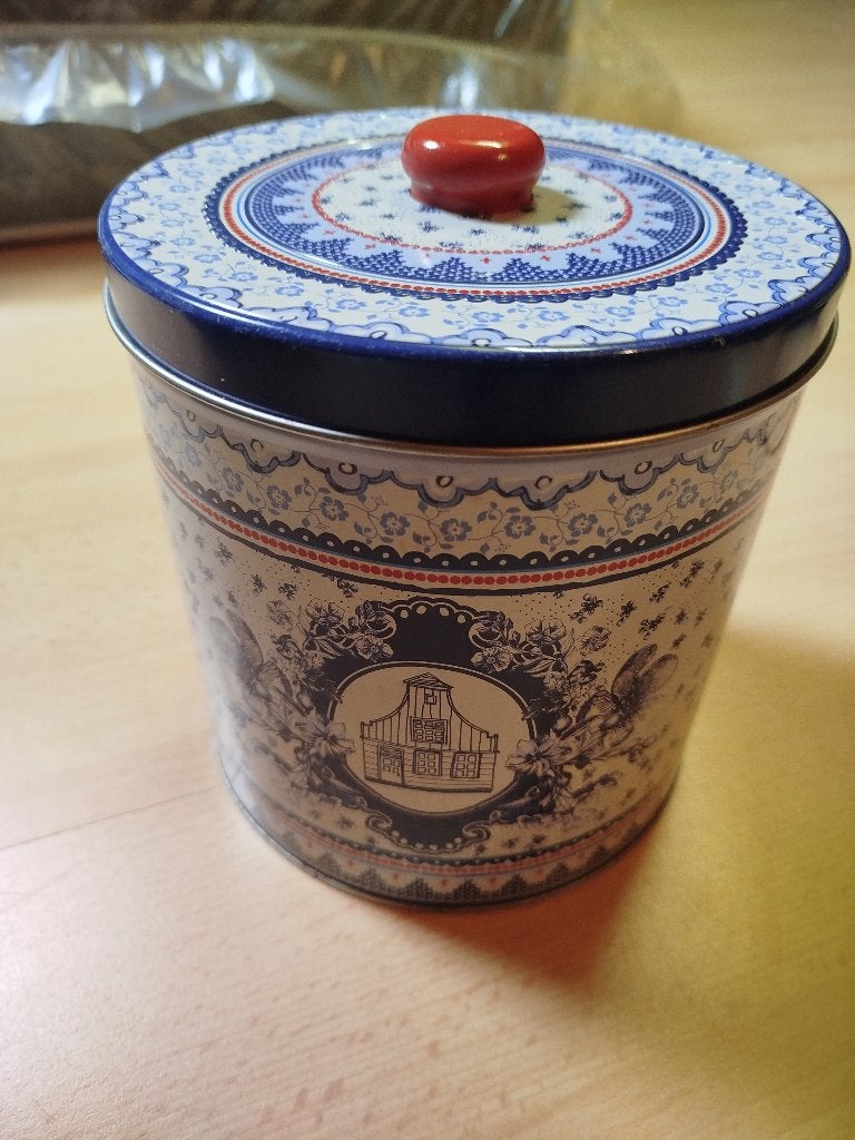 Groot Albert Heijn koekblik met blauw motief, Ophalen of Verzenden, Gebruikt, Koek(jes)